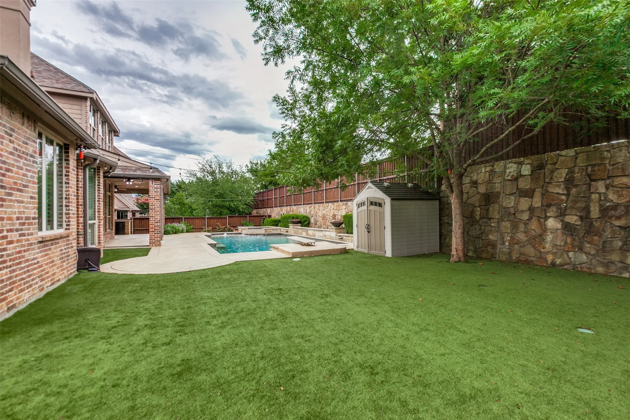 Low maintenance turf
