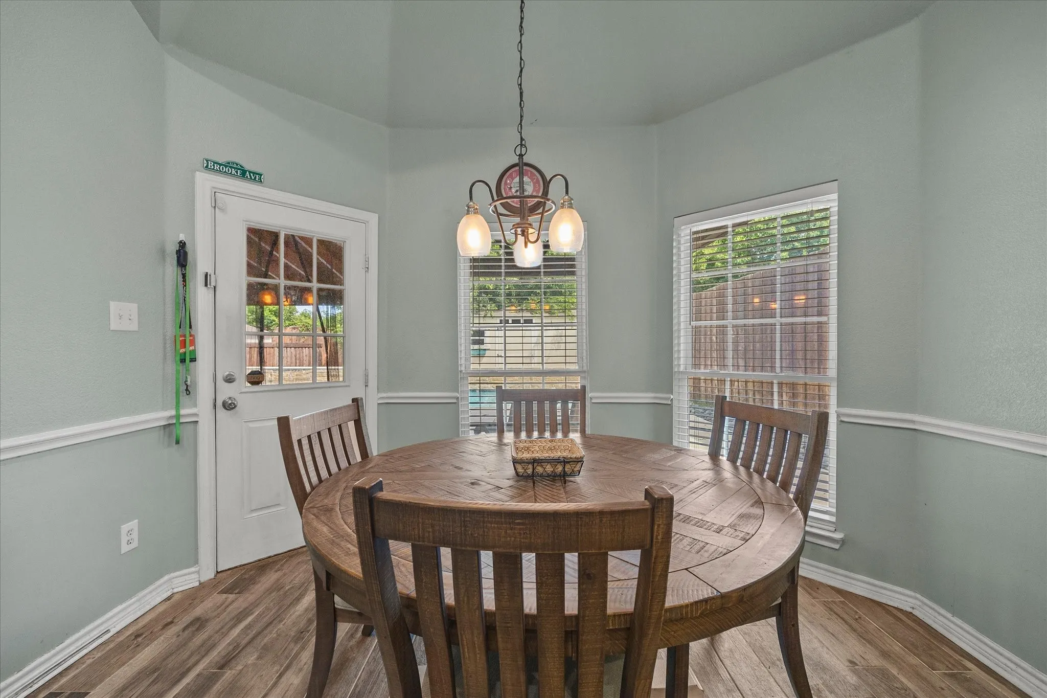 Single Family Residence For Sale in Dallas County , 9109 Hogan Drive, Rowlett, Texas 75089, 4 Bedroom, 3 Bathroom, 2 Garage spaces, 2,988 Sqft, built in 2002, mls#21301374, Real Estate Agent in Rowlett, Homes For Sale in Dallas county, Homes For Sale in Rowlett, Realtor in Rowlett Texas, Real Estate Brokerage Independent Realty Texas, Luminita Cordes Realtor