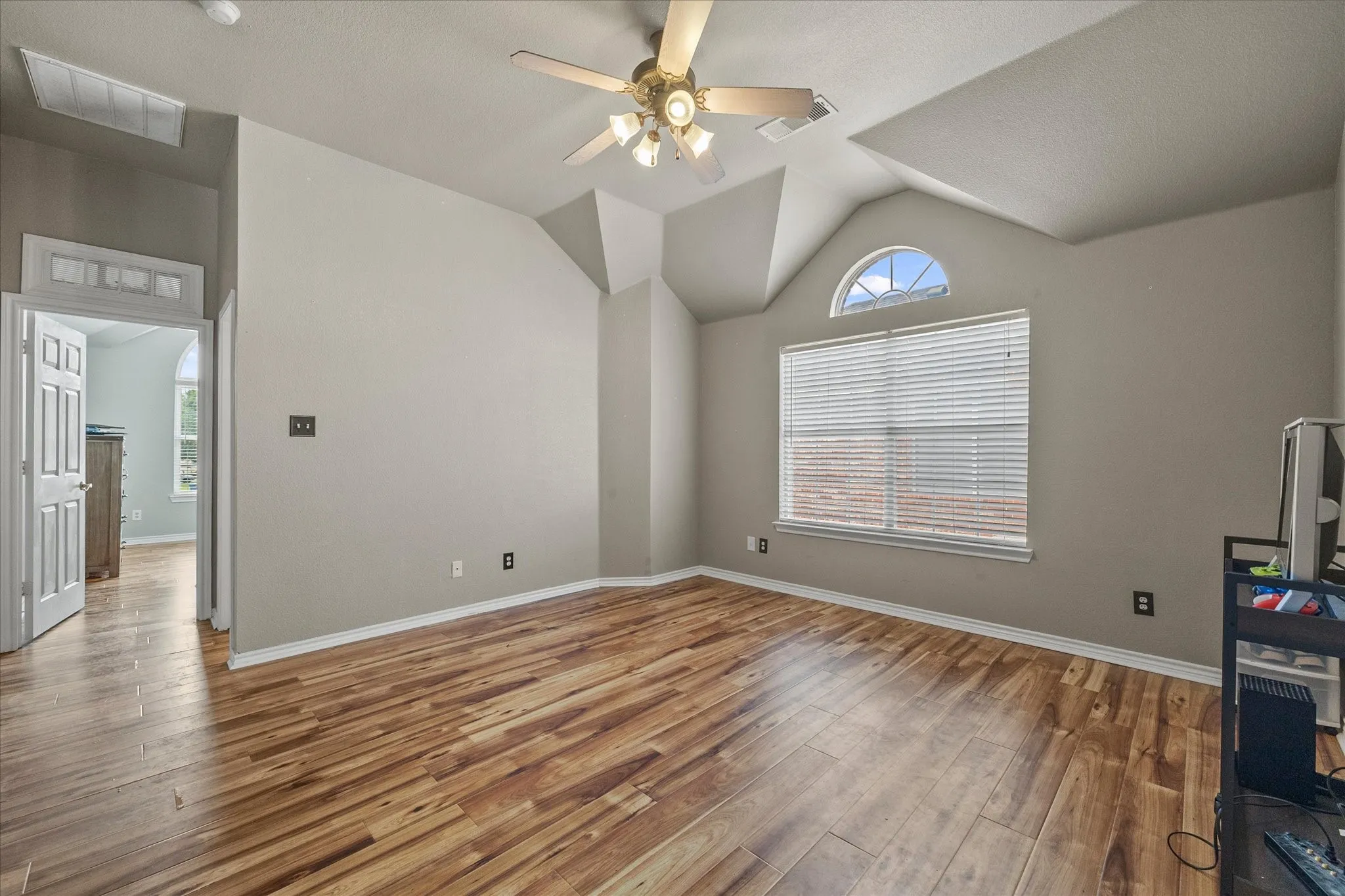 Single Family Residence For Sale in Dallas County , 9109 Hogan Drive, Rowlett, Texas 75089, 4 Bedroom, 3 Bathroom, 2 Garage spaces, 2,988 Sqft, built in 2002, mls#21301374, Real Estate Agent in Rowlett, Homes For Sale in Dallas county, Homes For Sale in Rowlett, Realtor in Rowlett Texas, Real Estate Brokerage Independent Realty Texas, Luminita Cordes Realtor