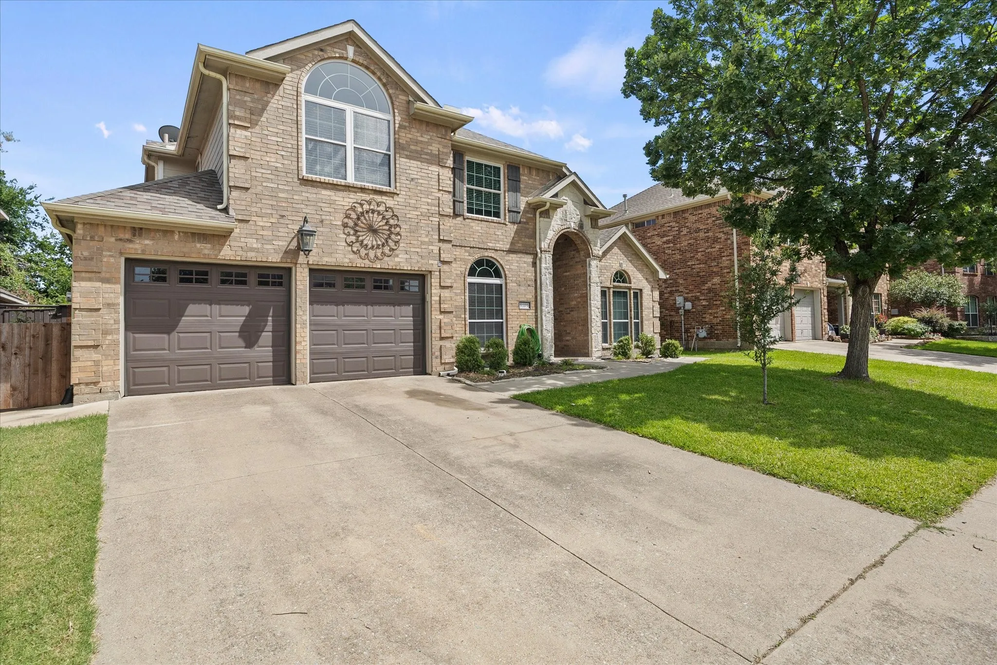 Single Family Residence For Sale in Dallas County , 9109 Hogan Drive, Rowlett, Texas 75089, 4 Bedroom, 3 Bathroom, 2 Garage spaces, 2,988 Sqft, built in 2002, mls#21301374, Real Estate Agent in Rowlett, Homes For Sale in Dallas county, Homes For Sale in Rowlett, Realtor in Rowlett Texas, Real Estate Brokerage Independent Realty Texas, Luminita Cordes Realtor