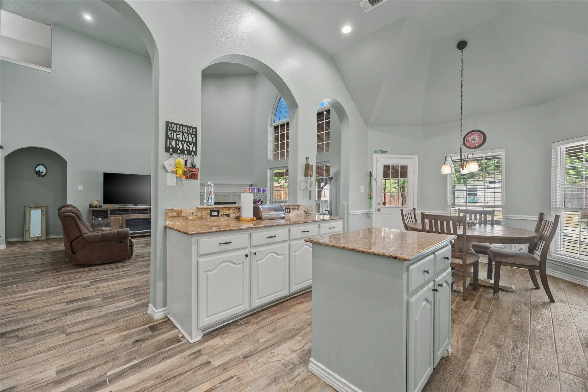 Single Family Residence For Sale in Dallas County , 9109 Hogan Drive, Rowlett, Texas 75089, 4 Bedroom, 3 Bathroom, 2 Garage spaces, 2,988 Sqft, built in 2002, mls#21301374, Real Estate Agent in Rowlett, Homes For Sale in Dallas county, Homes For Sale in Rowlett, Realtor in Rowlett Texas, Real Estate Brokerage Independent Realty Texas, Luminita Cordes Realtor