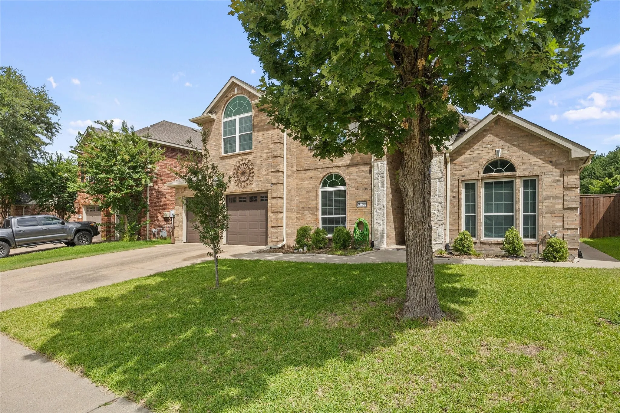 Single Family Residence For Sale in Dallas County , 9109 Hogan Drive, Rowlett, Texas 75089, 4 Bedroom, 3 Bathroom, 2 Garage spaces, 2,988 Sqft, built in 2002, mls#21301374, Real Estate Agent in Rowlett, Homes For Sale in Dallas county, Homes For Sale in Rowlett, Realtor in Rowlett Texas, Real Estate Brokerage Independent Realty Texas, Luminita Cordes Realtor