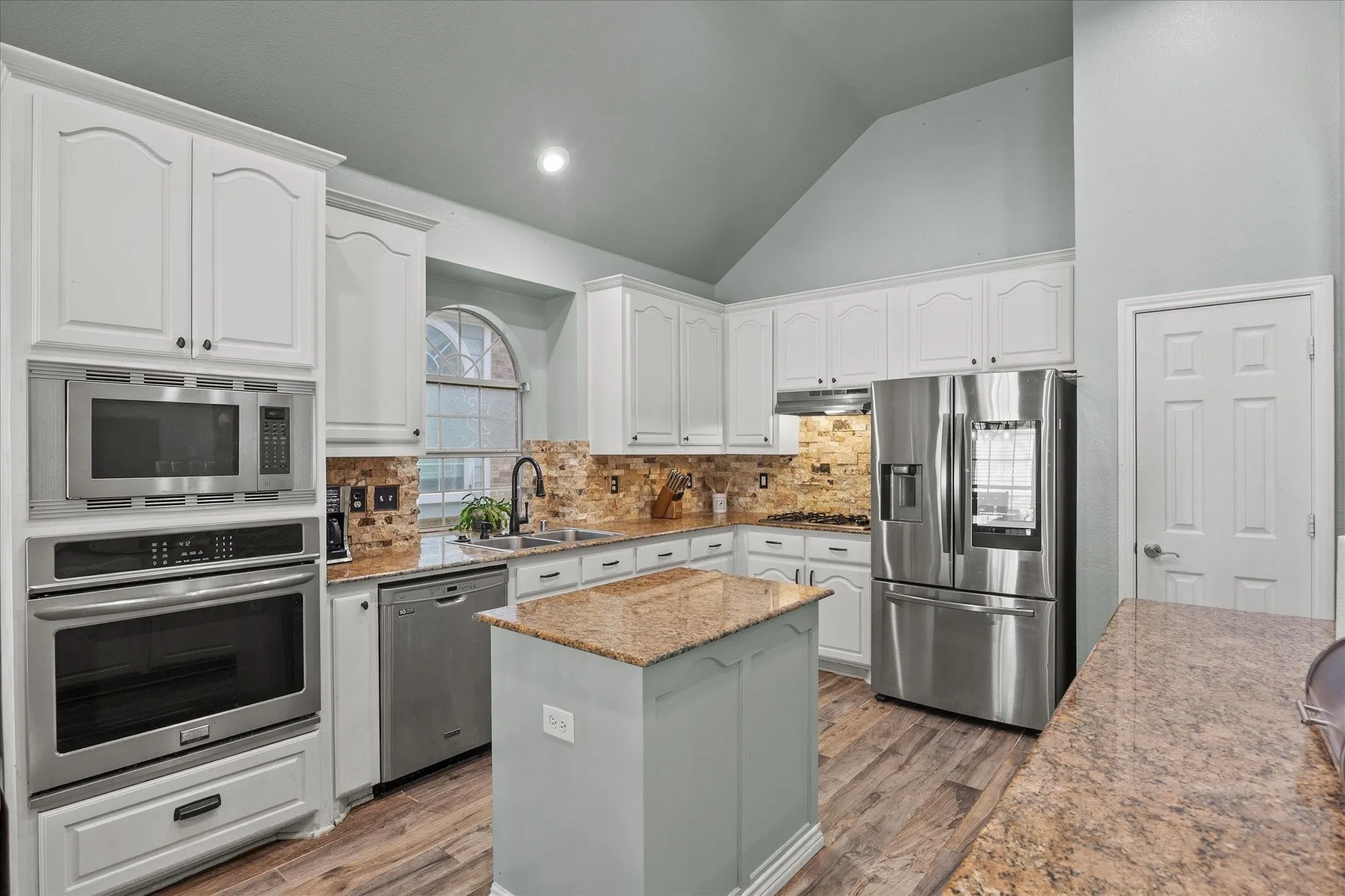Single Family Residence For Sale in Dallas County , 9109 Hogan Drive, Rowlett, Texas 75089, 4 Bedroom, 3 Bathroom, 2 Garage spaces, 2,988 Sqft, built in 2002, mls#21301374, Real Estate Agent in Rowlett, Homes For Sale in Dallas county, Homes For Sale in Rowlett, Realtor in Rowlett Texas, Real Estate Brokerage Independent Realty Texas, Luminita Cordes Realtor