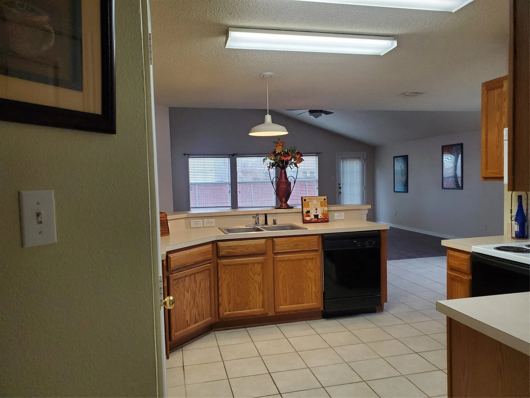 Open view of kitchen, breakfast and family room.
