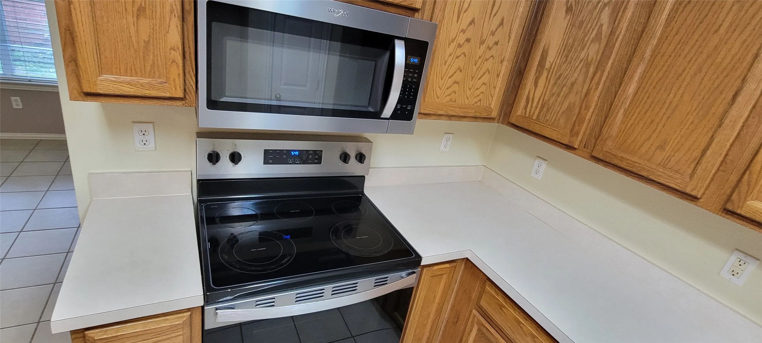 Fairly recent stove with glass cooktop and microwave.