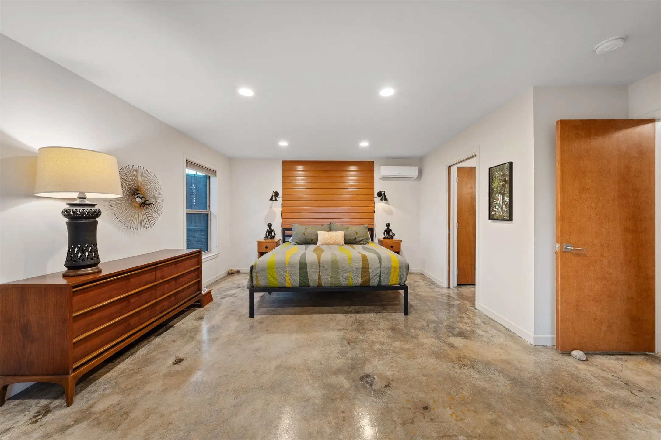 Single Family Residence For Sale in Bosque County , 511 Sunset Street, Clifton, Texas 76634, 2 Bedroom, 2 Bathroom, 2 Garage spaces, 1,843 Sqft, built in 1959, mls#21296219, Real Estate Agent in Clifton, Homes For Sale in Bosque county, Homes For Sale in Clifton, Realtor in Clifton Texas, Real Estate Brokerage Independent Realty Texas, Luminita Cordes Realtor