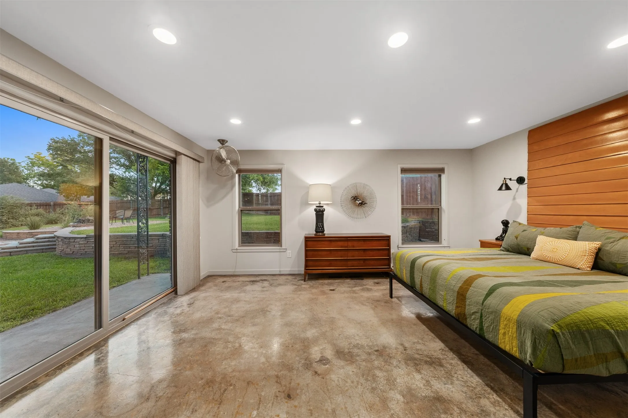 Single Family Residence For Sale in Bosque County , 511 Sunset Street, Clifton, Texas 76634, 2 Bedroom, 2 Bathroom, 2 Garage spaces, 1,843 Sqft, built in 1959, mls#21296219, Real Estate Agent in Clifton, Homes For Sale in Bosque county, Homes For Sale in Clifton, Realtor in Clifton Texas, Real Estate Brokerage Independent Realty Texas, Luminita Cordes Realtor