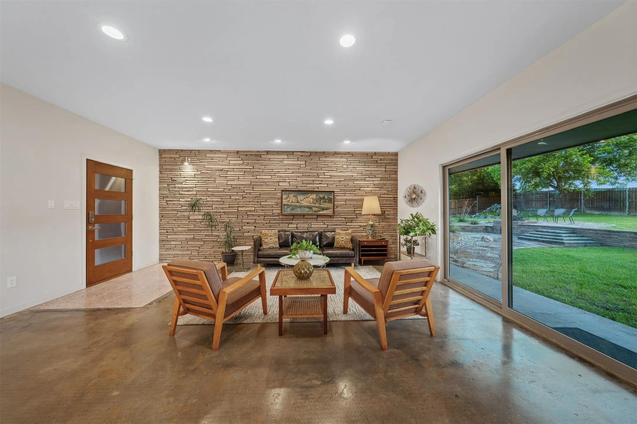 Single Family Residence For Sale in Bosque County , 511 Sunset Street, Clifton, Texas 76634, 2 Bedroom, 2 Bathroom, 2 Garage spaces, 1,843 Sqft, built in 1959, mls#21296219, Real Estate Agent in Clifton, Homes For Sale in Bosque county, Homes For Sale in Clifton, Realtor in Clifton Texas, Real Estate Brokerage Independent Realty Texas, Luminita Cordes Realtor