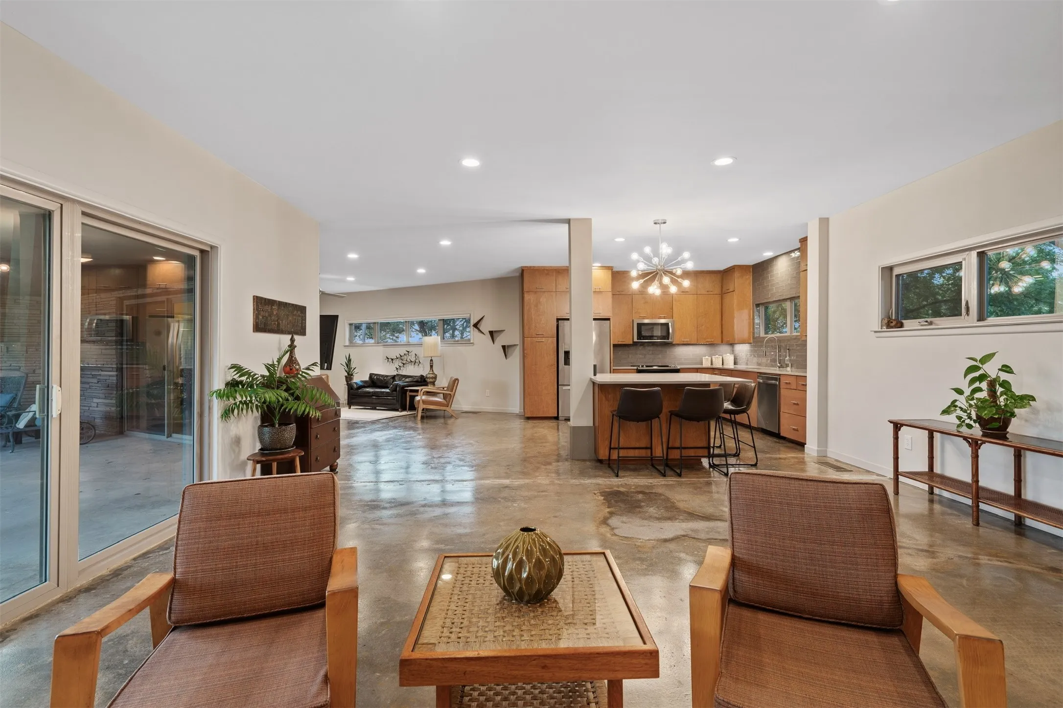 Single Family Residence For Sale in Bosque County , 511 Sunset Street, Clifton, Texas 76634, 2 Bedroom, 2 Bathroom, 2 Garage spaces, 1,843 Sqft, built in 1959, mls#21296219, Real Estate Agent in Clifton, Homes For Sale in Bosque county, Homes For Sale in Clifton, Realtor in Clifton Texas, Real Estate Brokerage Independent Realty Texas, Luminita Cordes Realtor