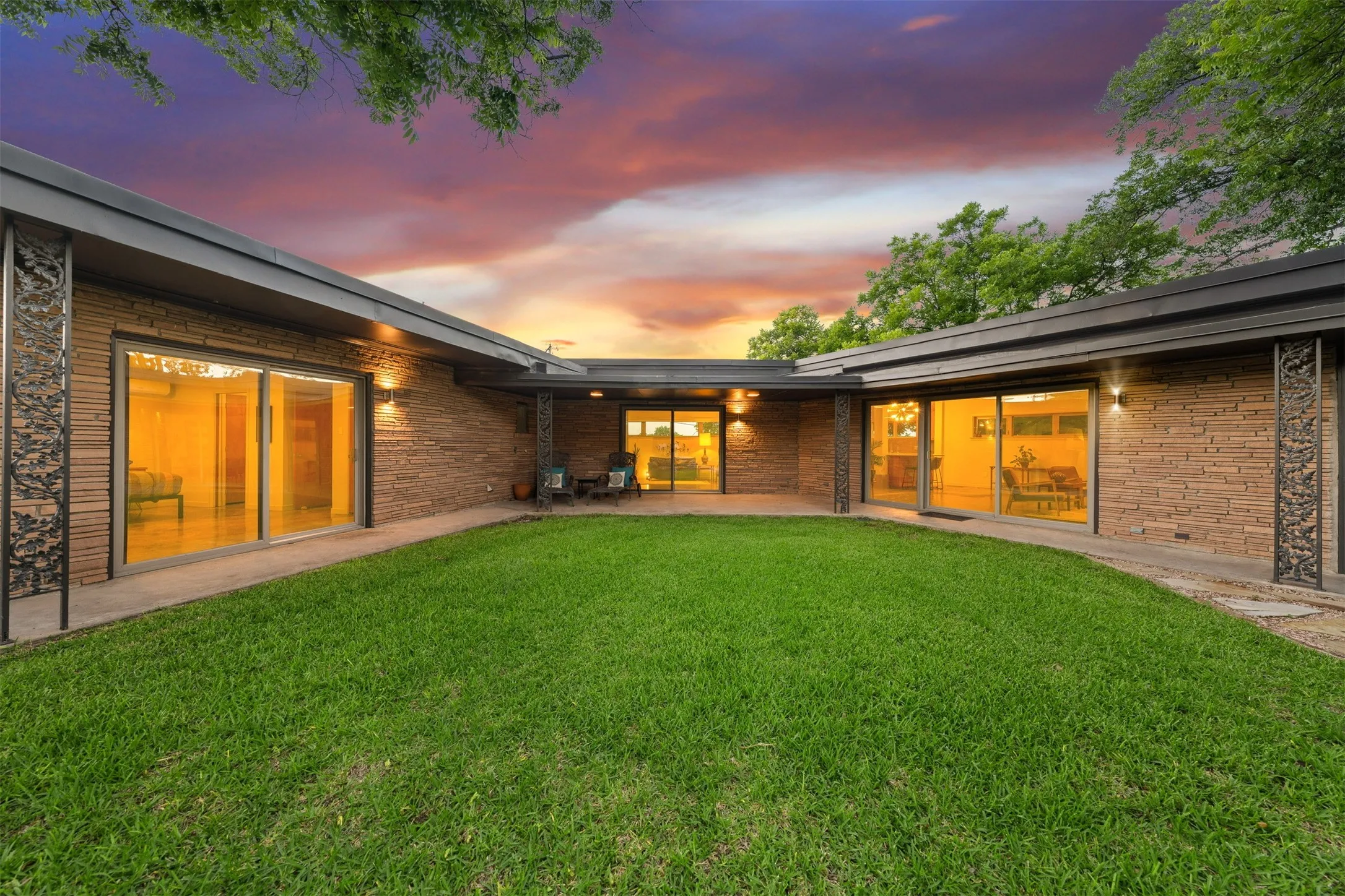 Single Family Residence For Sale in Bosque County , 511 Sunset Street, Clifton, Texas 76634, 2 Bedroom, 2 Bathroom, 2 Garage spaces, 1,843 Sqft, built in 1959, mls#21296219, Real Estate Agent in Clifton, Homes For Sale in Bosque county, Homes For Sale in Clifton, Realtor in Clifton Texas, Real Estate Brokerage Independent Realty Texas, Luminita Cordes Realtor