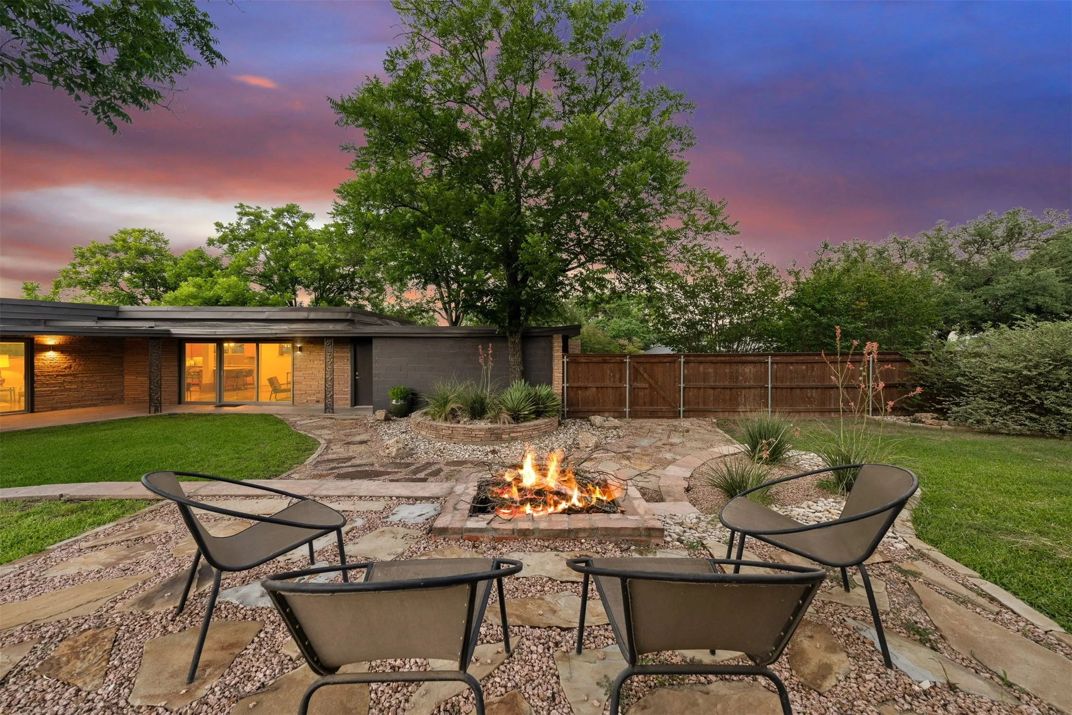Single Family Residence For Sale in Bosque County , 511 Sunset Street, Clifton, Texas 76634, 2 Bedroom, 2 Bathroom, 2 Garage spaces, 1,843 Sqft, built in 1959, mls#21296219, Real Estate Agent in Clifton, Homes For Sale in Bosque county, Homes For Sale in Clifton, Realtor in Clifton Texas, Real Estate Brokerage Independent Realty Texas, Luminita Cordes Realtor