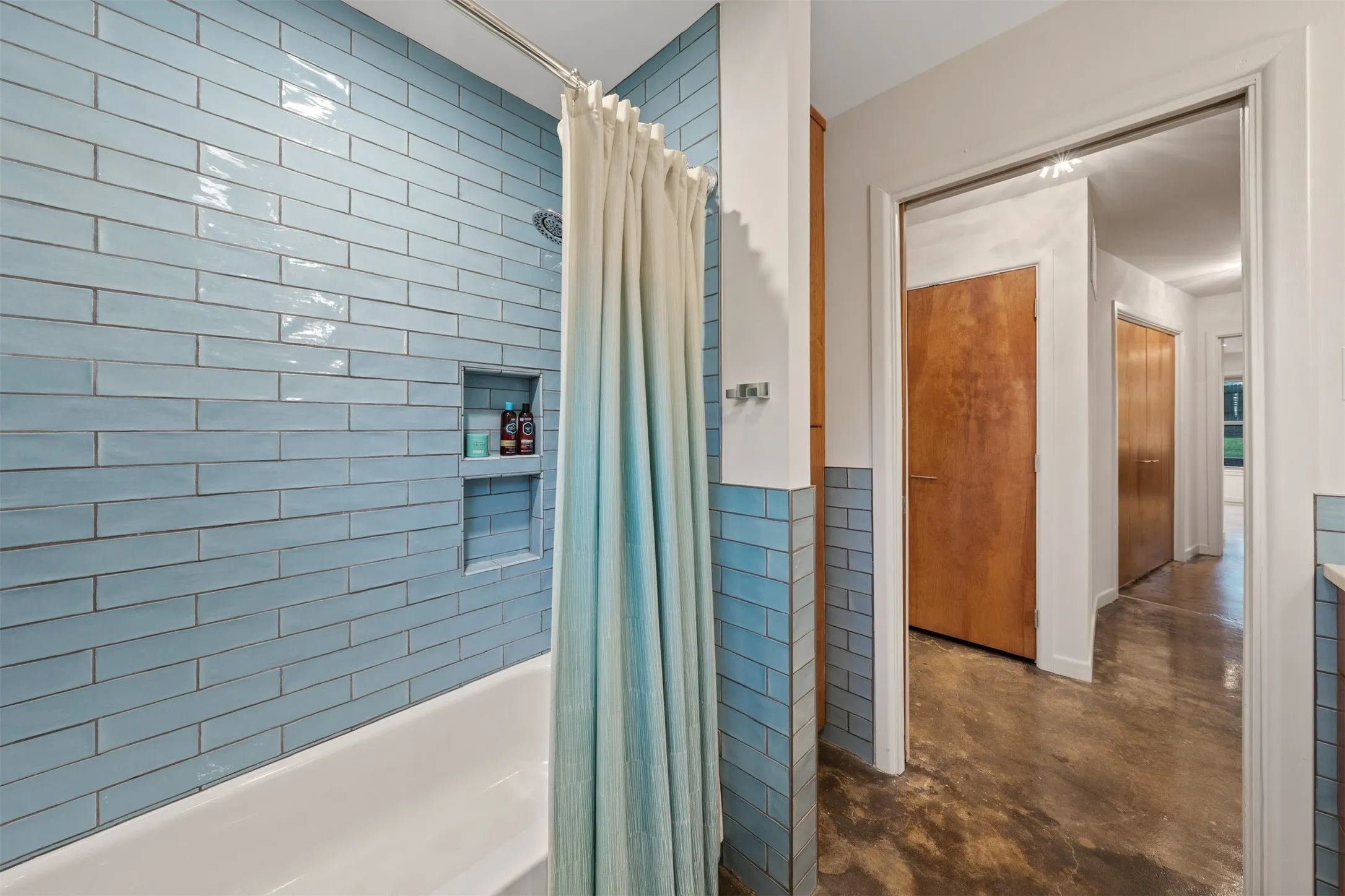 Single Family Residence For Sale in Bosque County , 511 Sunset Street, Clifton, Texas 76634, 2 Bedroom, 2 Bathroom, 2 Garage spaces, 1,843 Sqft, built in 1959, mls#21296219, Real Estate Agent in Clifton, Homes For Sale in Bosque county, Homes For Sale in Clifton, Realtor in Clifton Texas, Real Estate Brokerage Independent Realty Texas, Luminita Cordes Realtor