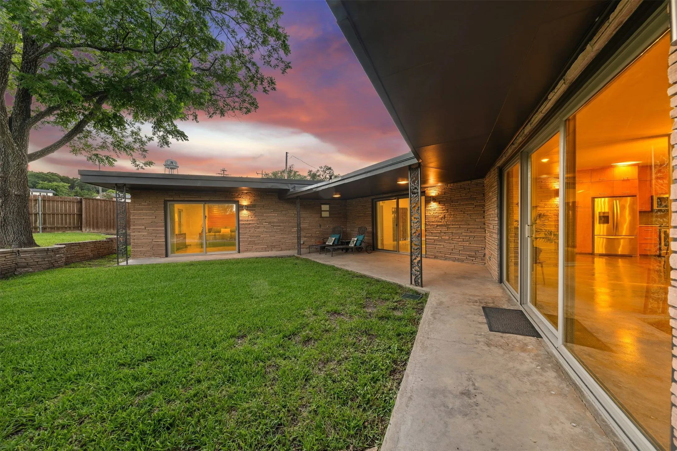 Single Family Residence For Sale in Bosque County , 511 Sunset Street, Clifton, Texas 76634, 2 Bedroom, 2 Bathroom, 2 Garage spaces, 1,843 Sqft, built in 1959, mls#21296219, Real Estate Agent in Clifton, Homes For Sale in Bosque county, Homes For Sale in Clifton, Realtor in Clifton Texas, Real Estate Brokerage Independent Realty Texas, Luminita Cordes Realtor