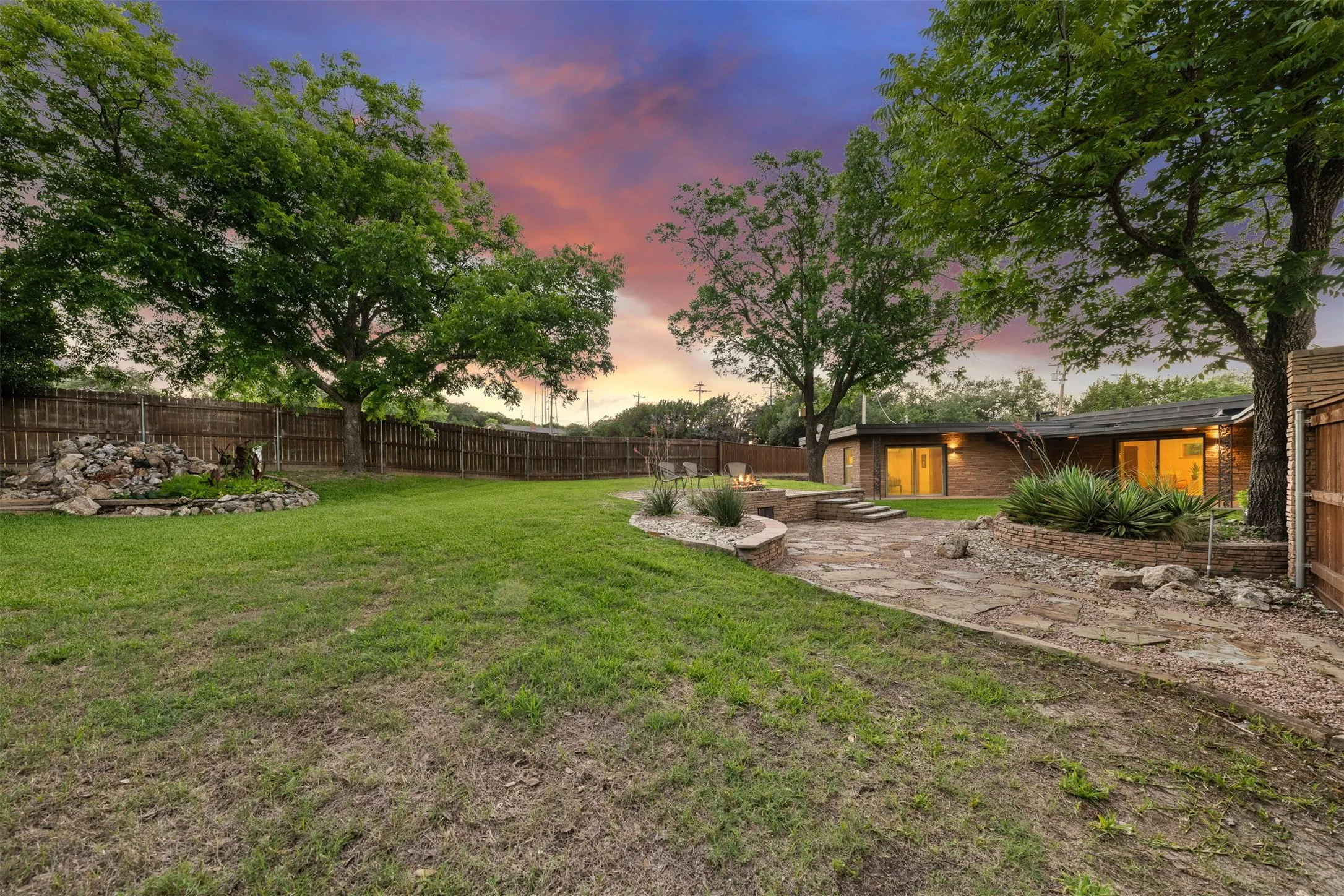 Single Family Residence For Sale in Bosque County , 511 Sunset Street, Clifton, Texas 76634, 2 Bedroom, 2 Bathroom, 2 Garage spaces, 1,843 Sqft, built in 1959, mls#21296219, Real Estate Agent in Clifton, Homes For Sale in Bosque county, Homes For Sale in Clifton, Realtor in Clifton Texas, Real Estate Brokerage Independent Realty Texas, Luminita Cordes Realtor