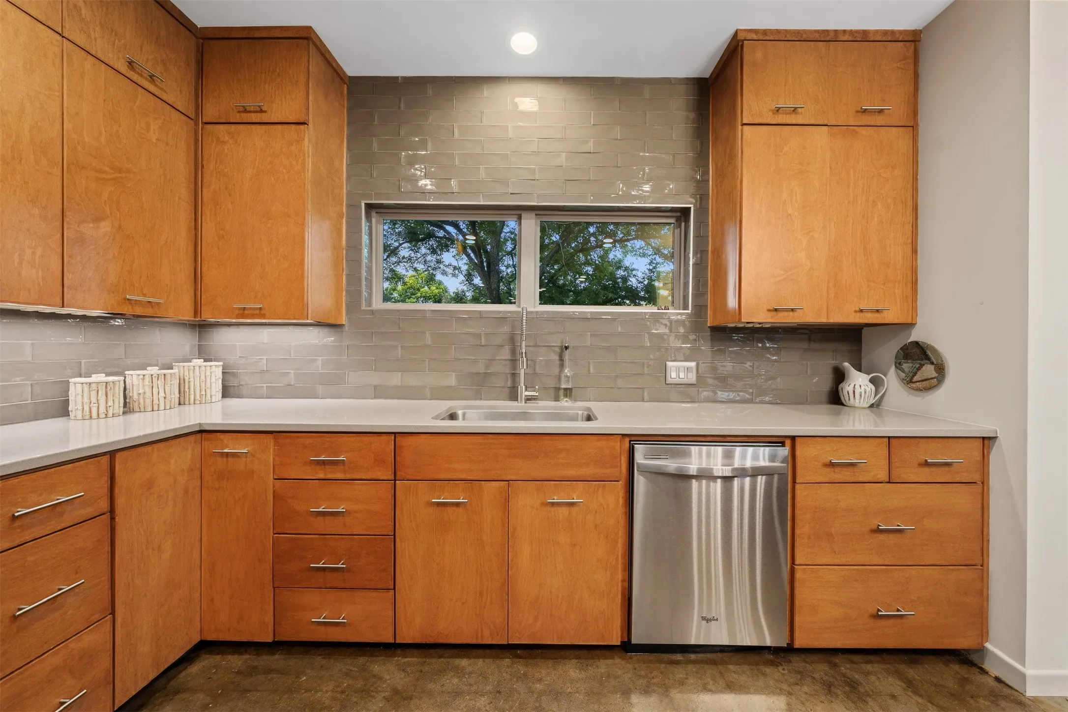 Single Family Residence For Sale in Bosque County , 511 Sunset Street, Clifton, Texas 76634, 2 Bedroom, 2 Bathroom, 2 Garage spaces, 1,843 Sqft, built in 1959, mls#21296219, Real Estate Agent in Clifton, Homes For Sale in Bosque county, Homes For Sale in Clifton, Realtor in Clifton Texas, Real Estate Brokerage Independent Realty Texas, Luminita Cordes Realtor