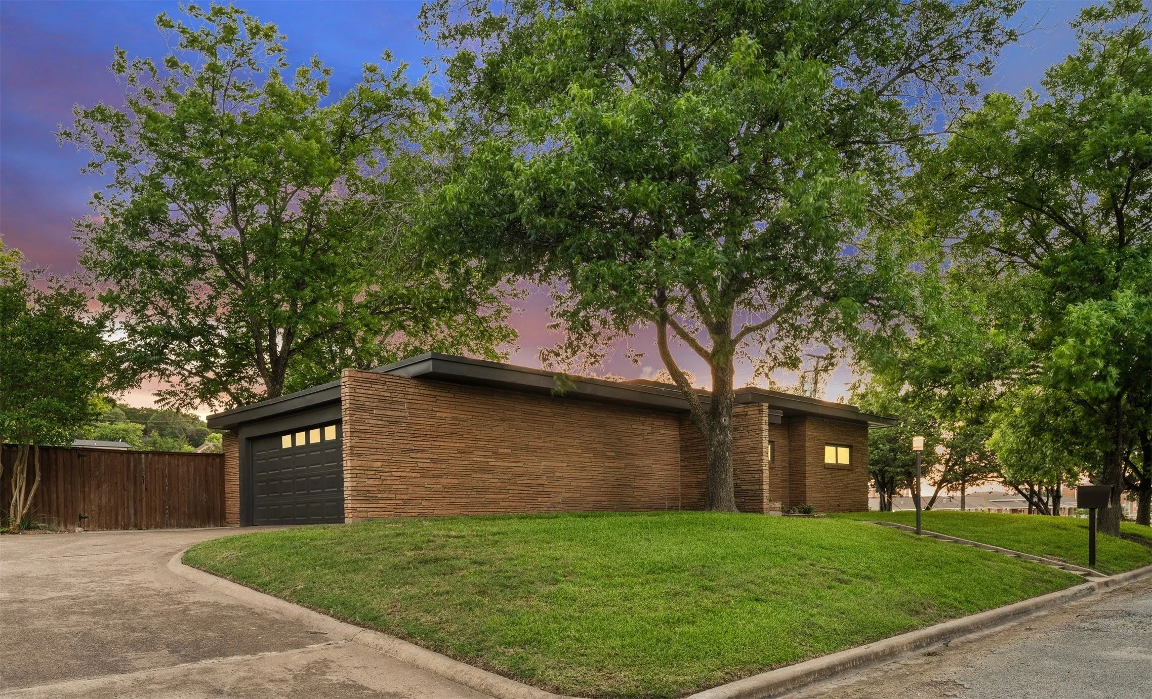Single Family Residence For Sale in Bosque County , 511 Sunset Street, Clifton, Texas 76634, 2 Bedroom, 2 Bathroom, 2 Garage spaces, 1,843 Sqft, built in 1959, mls#21296219, Real Estate Agent in Clifton, Homes For Sale in Bosque county, Homes For Sale in Clifton, Realtor in Clifton Texas, Real Estate Brokerage Independent Realty Texas, Luminita Cordes Realtor