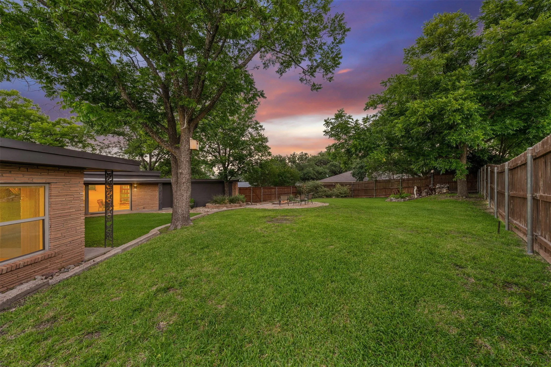 Single Family Residence For Sale in Bosque County , 511 Sunset Street, Clifton, Texas 76634, 2 Bedroom, 2 Bathroom, 2 Garage spaces, 1,843 Sqft, built in 1959, mls#21296219, Real Estate Agent in Clifton, Homes For Sale in Bosque county, Homes For Sale in Clifton, Realtor in Clifton Texas, Real Estate Brokerage Independent Realty Texas, Luminita Cordes Realtor