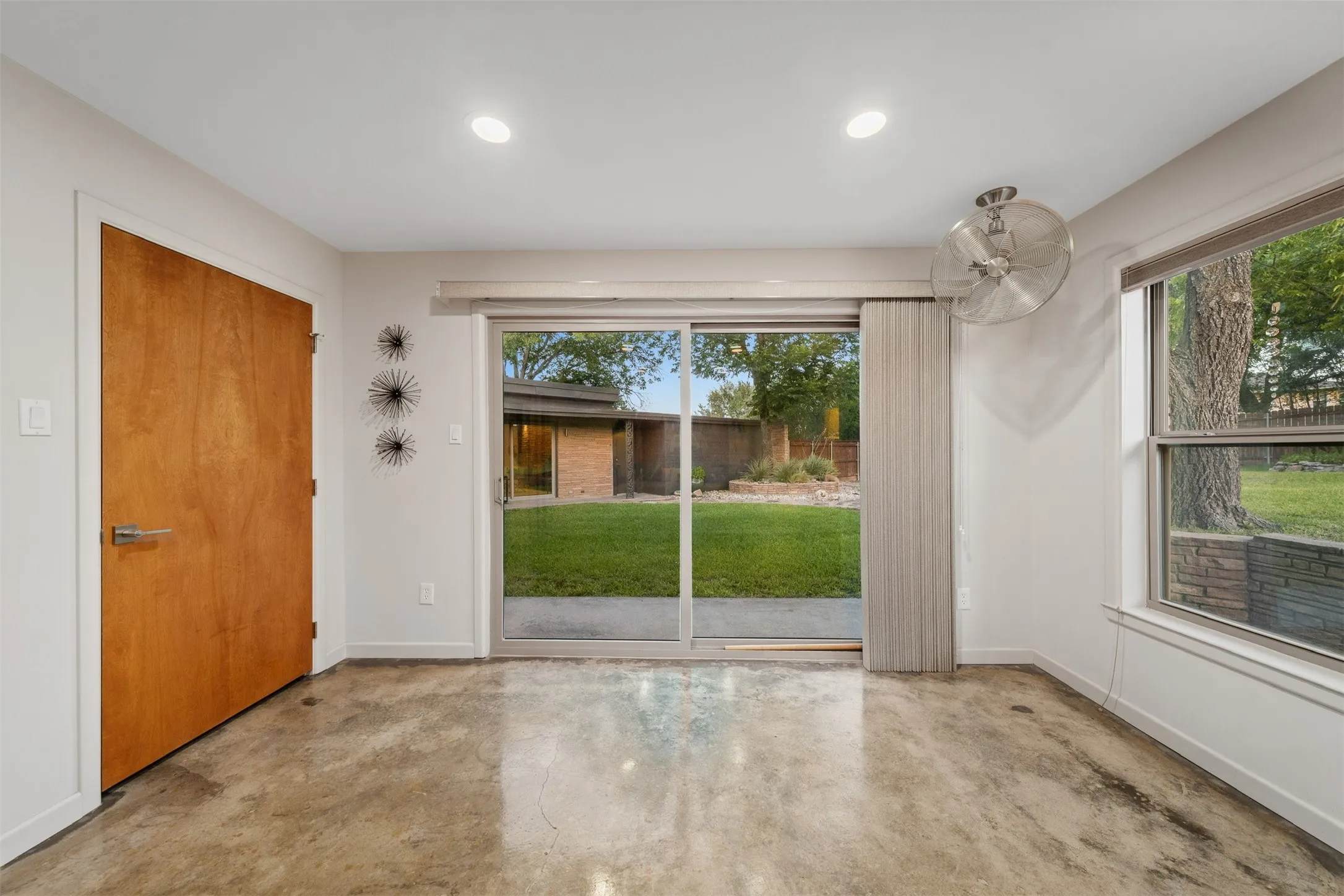 Single Family Residence For Sale in Bosque County , 511 Sunset Street, Clifton, Texas 76634, 2 Bedroom, 2 Bathroom, 2 Garage spaces, 1,843 Sqft, built in 1959, mls#21296219, Real Estate Agent in Clifton, Homes For Sale in Bosque county, Homes For Sale in Clifton, Realtor in Clifton Texas, Real Estate Brokerage Independent Realty Texas, Luminita Cordes Realtor