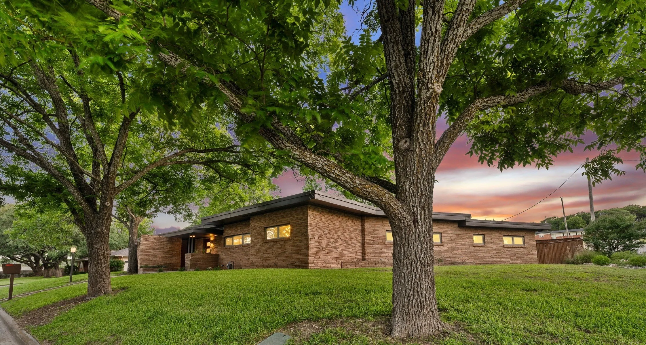 Single Family Residence For Sale in Bosque County , 511 Sunset Street, Clifton, Texas 76634, 2 Bedroom, 2 Bathroom, 2 Garage spaces, 1,843 Sqft, built in 1959, mls#21296219, Real Estate Agent in Clifton, Homes For Sale in Bosque county, Homes For Sale in Clifton, Realtor in Clifton Texas, Real Estate Brokerage Independent Realty Texas, Luminita Cordes Realtor