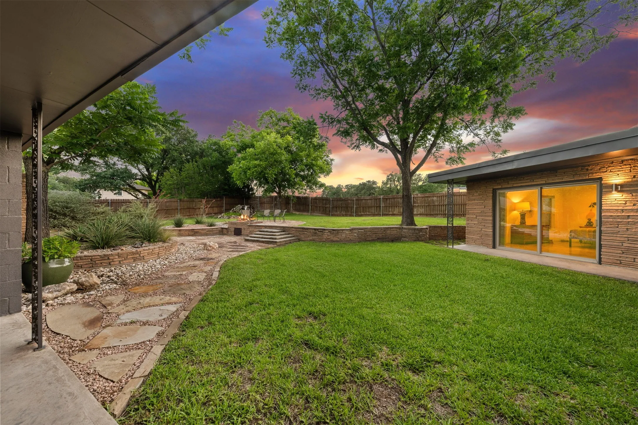 Single Family Residence For Sale in Bosque County , 511 Sunset Street, Clifton, Texas 76634, 2 Bedroom, 2 Bathroom, 2 Garage spaces, 1,843 Sqft, built in 1959, mls#21296219, Real Estate Agent in Clifton, Homes For Sale in Bosque county, Homes For Sale in Clifton, Realtor in Clifton Texas, Real Estate Brokerage Independent Realty Texas, Luminita Cordes Realtor