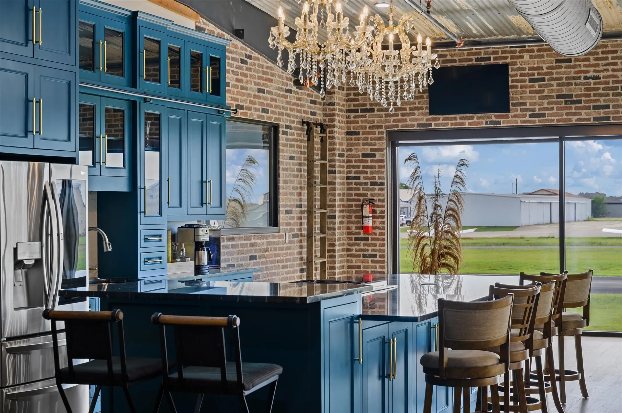 Gorgeous Living Quarters built in another hangar at Aero Country.