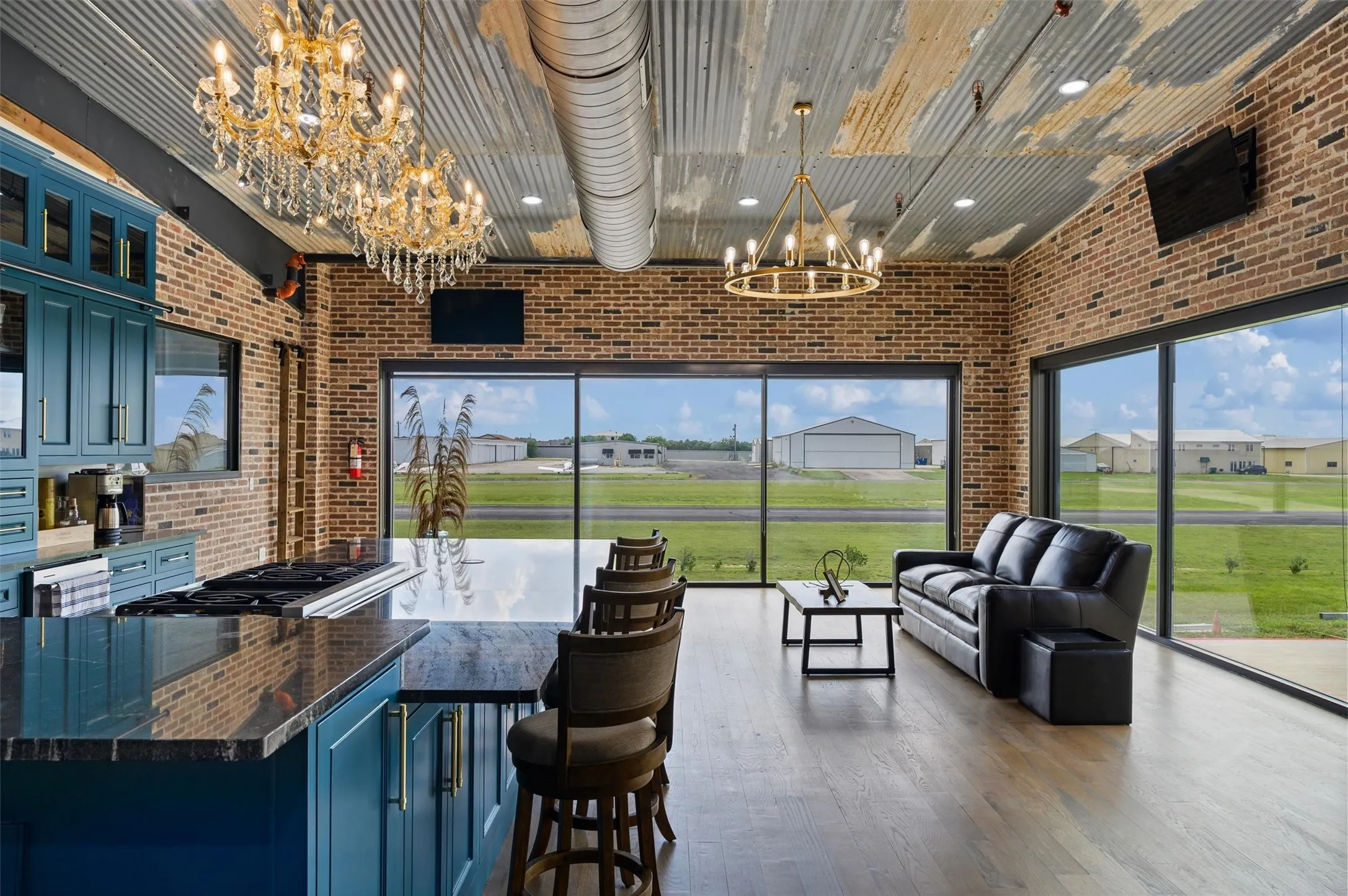 Gorgeous Living Quarters built in another hangar at Aero Country.
