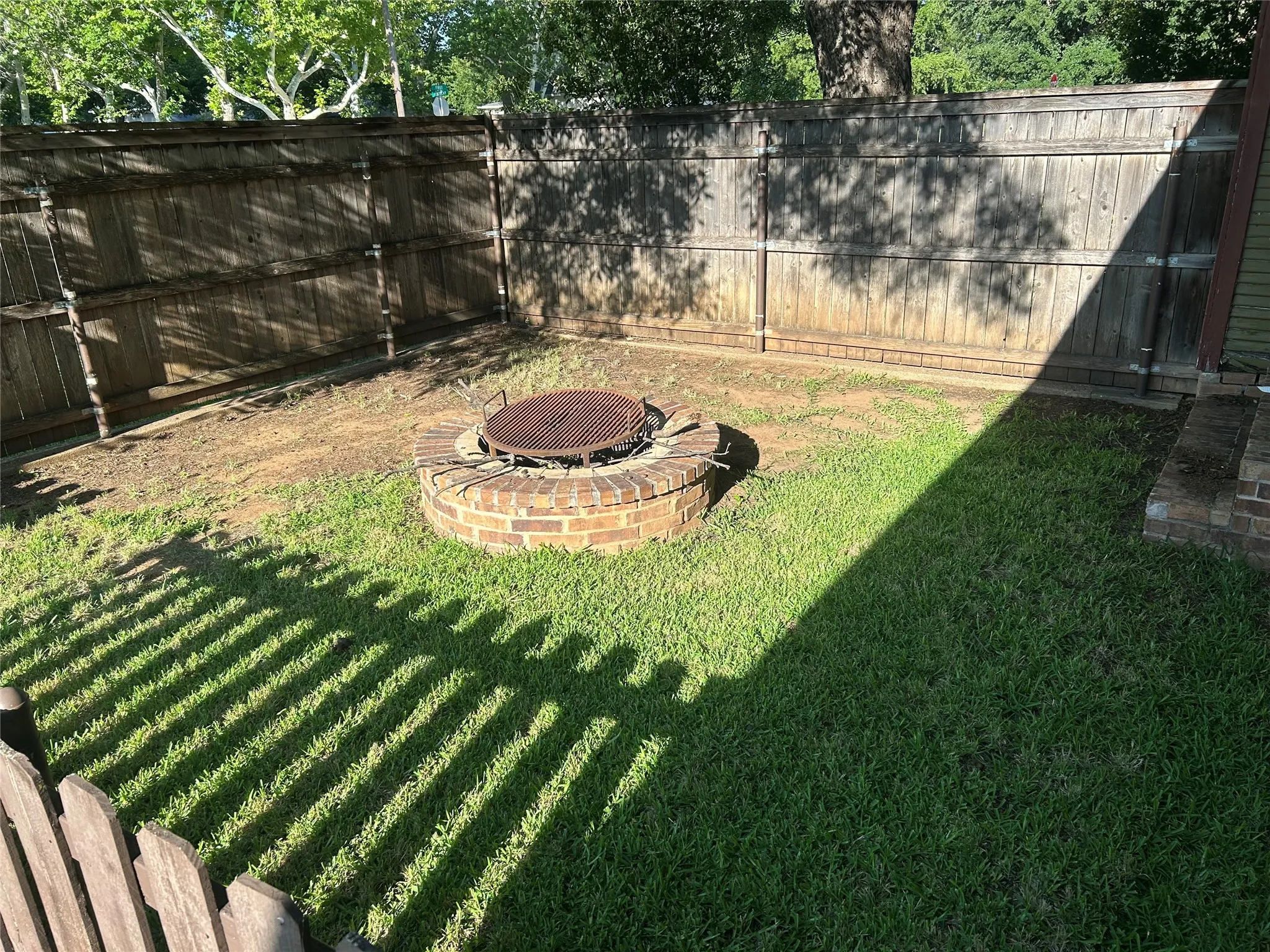 Single Family Residence For Sale in Young County , 731 Kentucky Street, Graham, Texas 76450, 3 Bedrooms, 4 Bathrooms, 2 Garage spaces, 1,208 Sqft, built in 1950, Price $325,000, mls#21301524, Real Estate Agent in Graham, Homes For Sale in Young county, Homes For Sale in Graham, Realtor in Graham Texas, Real Estate Brokerage Independent Realty Texas, Luminita Cordes Realtor