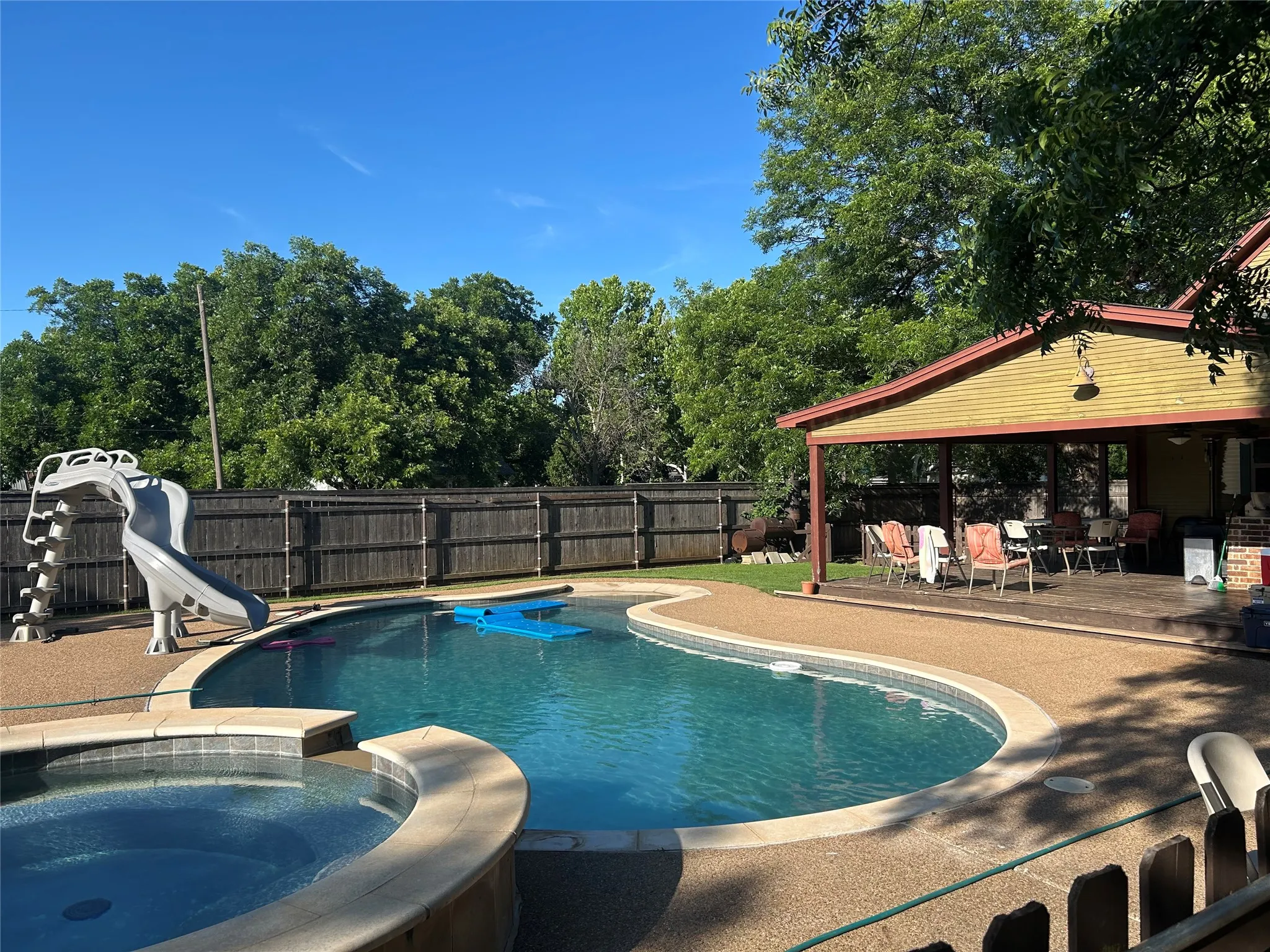 Single Family Residence For Sale in Young County , 731 Kentucky Street, Graham, Texas 76450, 3 Bedrooms, 4 Bathrooms, 2 Garage spaces, 1,208 Sqft, built in 1950, Price $325,000, mls#21301524, Real Estate Agent in Graham, Homes For Sale in Young county, Homes For Sale in Graham, Realtor in Graham Texas, Real Estate Brokerage Independent Realty Texas, Luminita Cordes Realtor