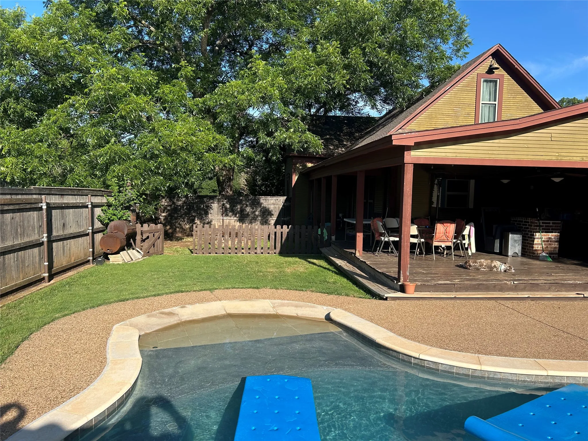 Single Family Residence For Sale in Young County , 731 Kentucky Street, Graham, Texas 76450, 3 Bedrooms, 4 Bathrooms, 2 Garage spaces, 1,208 Sqft, built in 1950, Price $325,000, mls#21301524, Real Estate Agent in Graham, Homes For Sale in Young county, Homes For Sale in Graham, Realtor in Graham Texas, Real Estate Brokerage Independent Realty Texas, Luminita Cordes Realtor