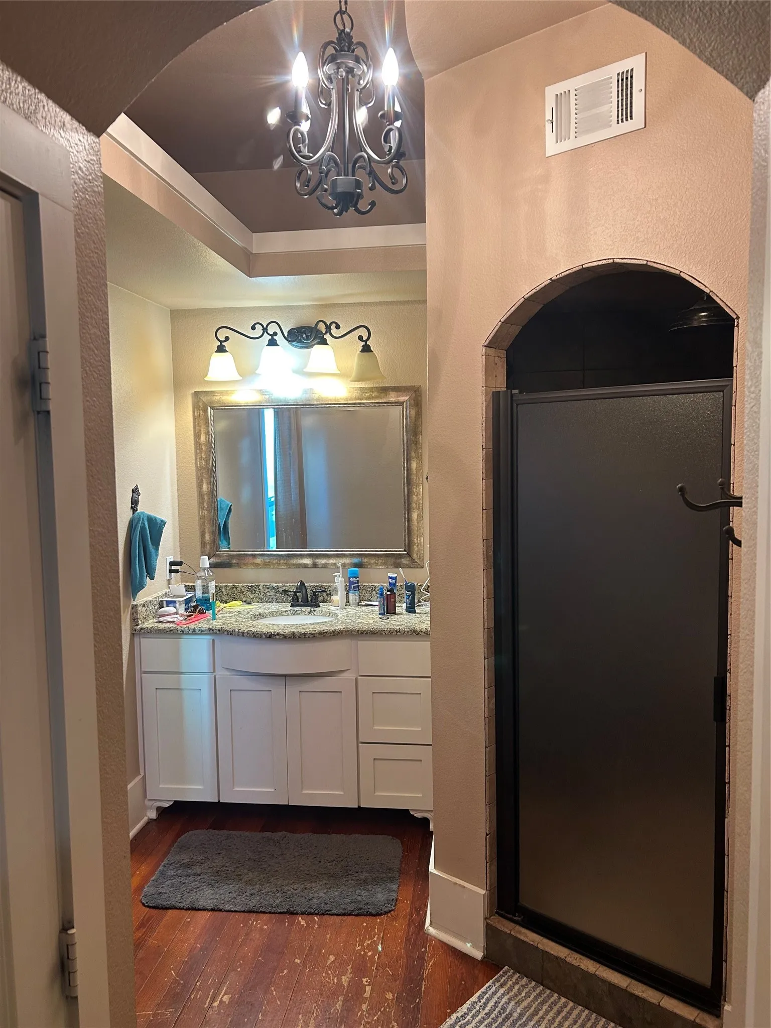 Single Family Residence For Sale in Young County , 731 Kentucky Street, Graham, Texas 76450, 3 Bedrooms, 4 Bathrooms, 2 Garage spaces, 1,208 Sqft, built in 1950, Price $325,000, mls#21301524, Real Estate Agent in Graham, Homes For Sale in Young county, Homes For Sale in Graham, Realtor in Graham Texas, Real Estate Brokerage Independent Realty Texas, Luminita Cordes Realtor