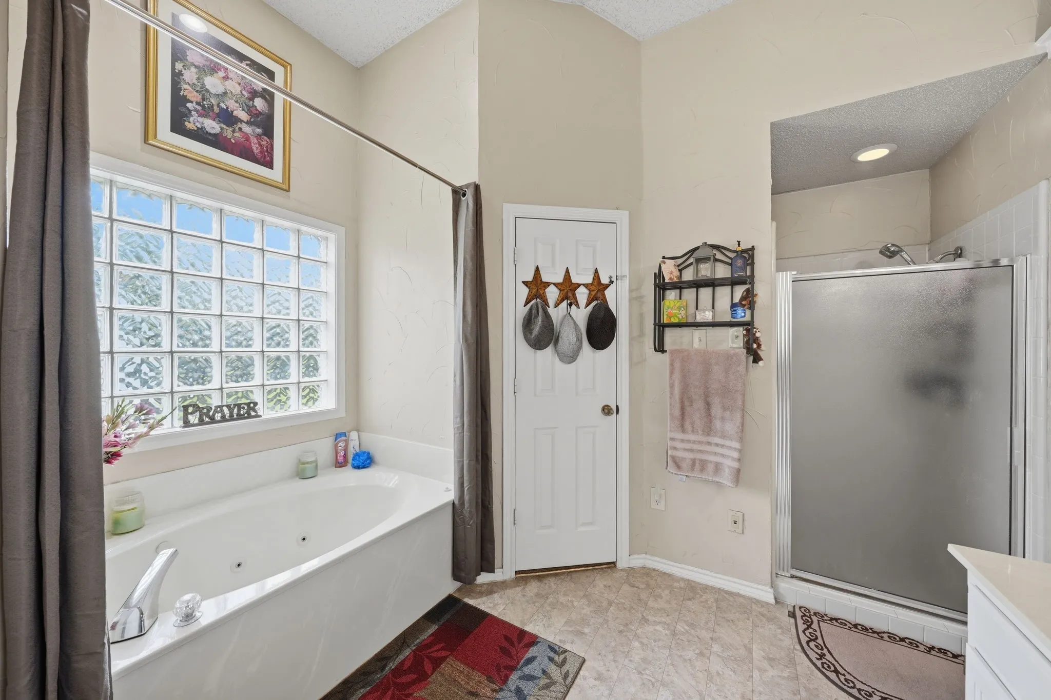 Single Family Residence For Sale in Tarrant County , 7600 Chapman Drive, North Richland Hills, Texas 76182, 4 Bedroom, 2 Bathroom, 2 Garage spaces, 2,311 Sqft, built in 1990, mls#21301527, Real Estate Agent in North Richland Hills, Homes For Sale in Tarrant county, Homes For Sale in North Richland Hills, Realtor in North Richland Hills Texas, Real Estate Brokerage Independent Realty Texas, Luminita Cordes Realtor
