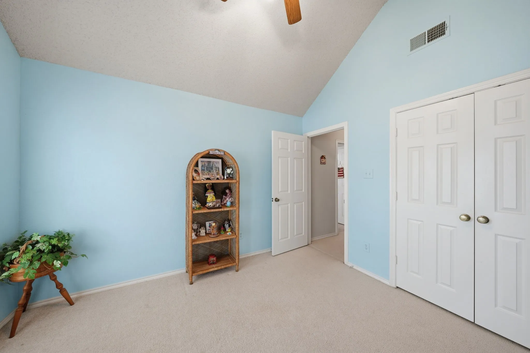 Single Family Residence For Sale in Tarrant County , 7600 Chapman Drive, North Richland Hills, Texas 76182, 4 Bedroom, 2 Bathroom, 2 Garage spaces, 2,311 Sqft, built in 1990, mls#21301527, Real Estate Agent in North Richland Hills, Homes For Sale in Tarrant county, Homes For Sale in North Richland Hills, Realtor in North Richland Hills Texas, Real Estate Brokerage Independent Realty Texas, Luminita Cordes Realtor
