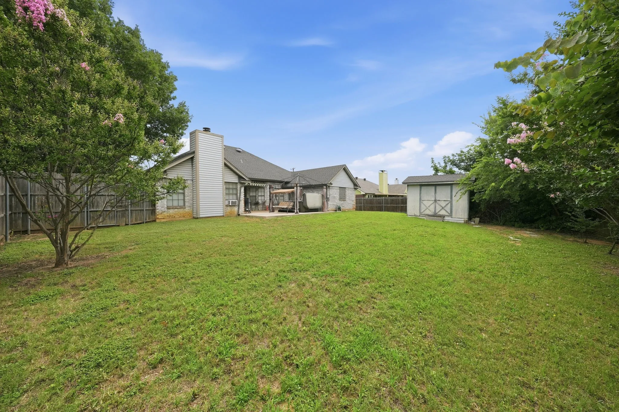 Single Family Residence For Sale in Tarrant County , 7600 Chapman Drive, North Richland Hills, Texas 76182, 4 Bedroom, 2 Bathroom, 2 Garage spaces, 2,311 Sqft, built in 1990, mls#21301527, Real Estate Agent in North Richland Hills, Homes For Sale in Tarrant county, Homes For Sale in North Richland Hills, Realtor in North Richland Hills Texas, Real Estate Brokerage Independent Realty Texas, Luminita Cordes Realtor