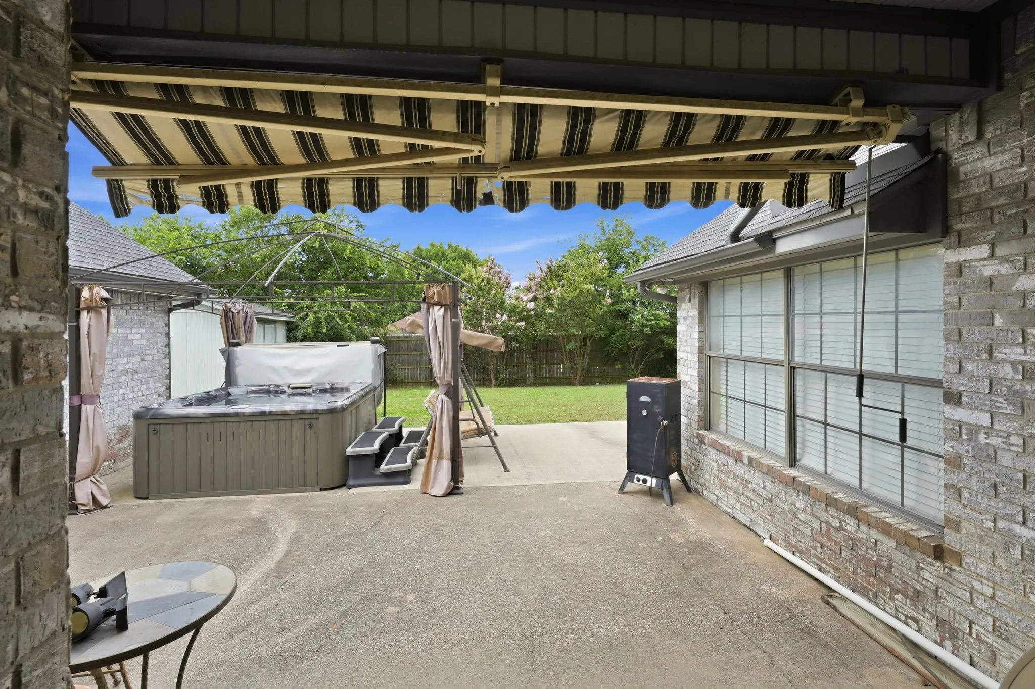 Single Family Residence For Sale in Tarrant County , 7600 Chapman Drive, North Richland Hills, Texas 76182, 4 Bedroom, 2 Bathroom, 2 Garage spaces, 2,311 Sqft, built in 1990, mls#21301527, Real Estate Agent in North Richland Hills, Homes For Sale in Tarrant county, Homes For Sale in North Richland Hills, Realtor in North Richland Hills Texas, Real Estate Brokerage Independent Realty Texas, Luminita Cordes Realtor