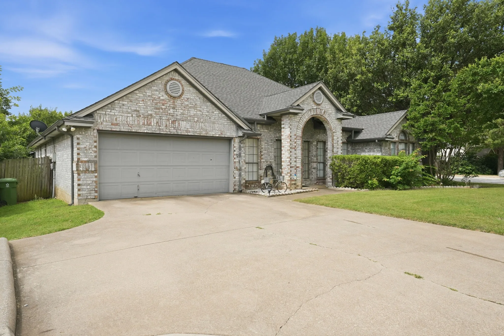 Single Family Residence For Sale in Tarrant County , 7600 Chapman Drive, North Richland Hills, Texas 76182, 4 Bedroom, 2 Bathroom, 2 Garage spaces, 2,311 Sqft, built in 1990, mls#21301527, Real Estate Agent in North Richland Hills, Homes For Sale in Tarrant county, Homes For Sale in North Richland Hills, Realtor in North Richland Hills Texas, Real Estate Brokerage Independent Realty Texas, Luminita Cordes Realtor