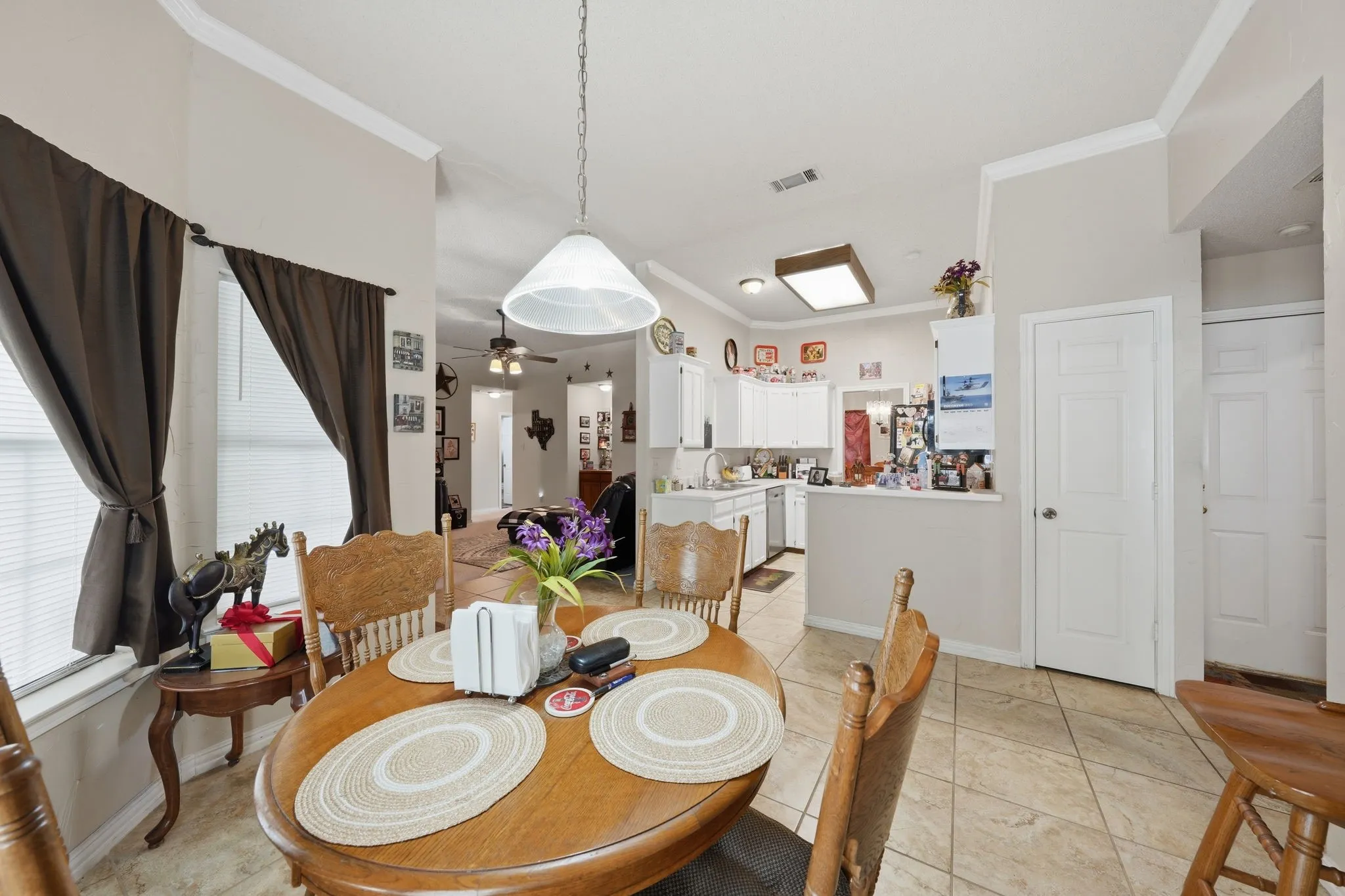 Single Family Residence For Sale in Tarrant County , 7600 Chapman Drive, North Richland Hills, Texas 76182, 4 Bedroom, 2 Bathroom, 2 Garage spaces, 2,311 Sqft, built in 1990, mls#21301527, Real Estate Agent in North Richland Hills, Homes For Sale in Tarrant county, Homes For Sale in North Richland Hills, Realtor in North Richland Hills Texas, Real Estate Brokerage Independent Realty Texas, Luminita Cordes Realtor