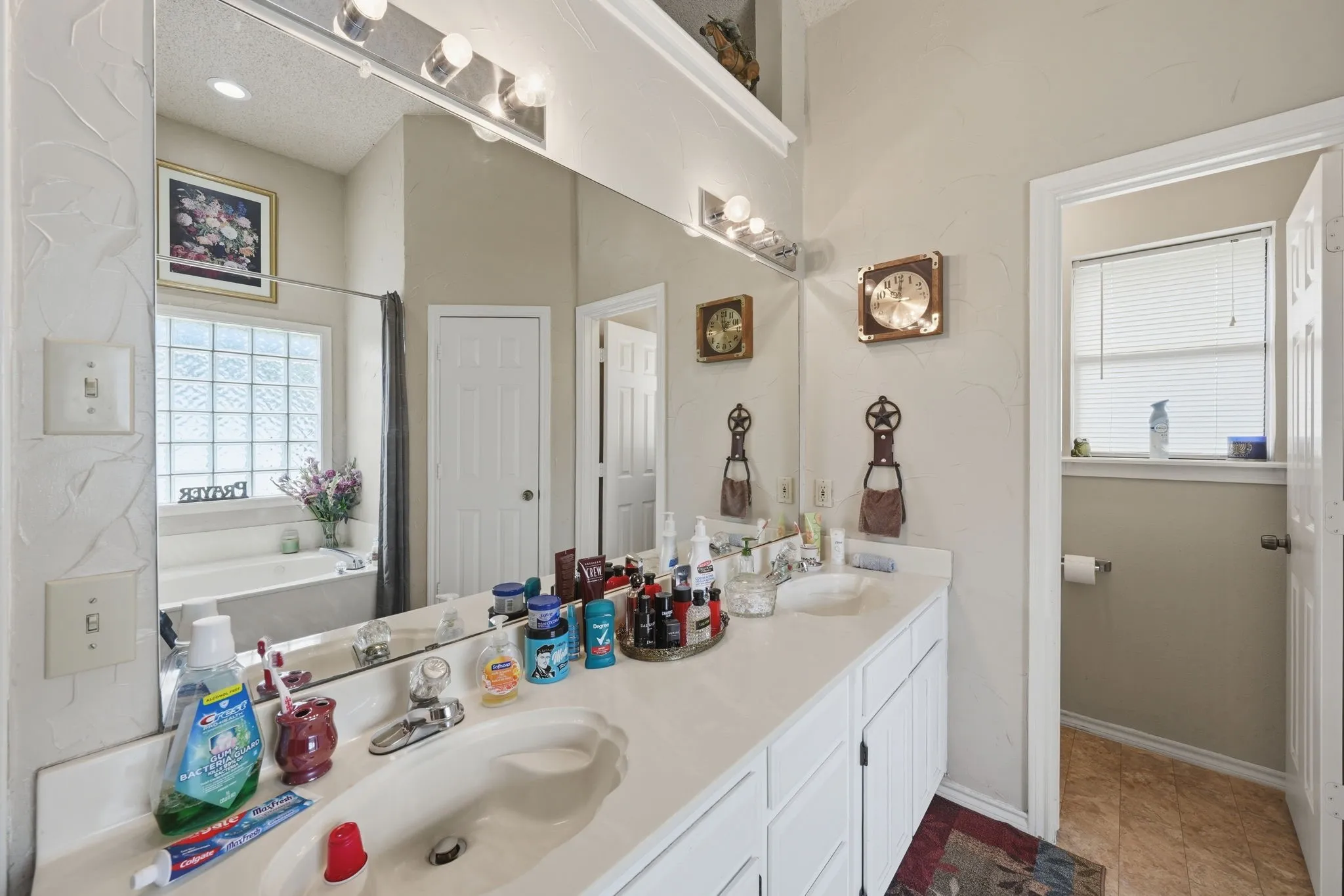 Single Family Residence For Sale in Tarrant County , 7600 Chapman Drive, North Richland Hills, Texas 76182, 4 Bedroom, 2 Bathroom, 2 Garage spaces, 2,311 Sqft, built in 1990, mls#21301527, Real Estate Agent in North Richland Hills, Homes For Sale in Tarrant county, Homes For Sale in North Richland Hills, Realtor in North Richland Hills Texas, Real Estate Brokerage Independent Realty Texas, Luminita Cordes Realtor