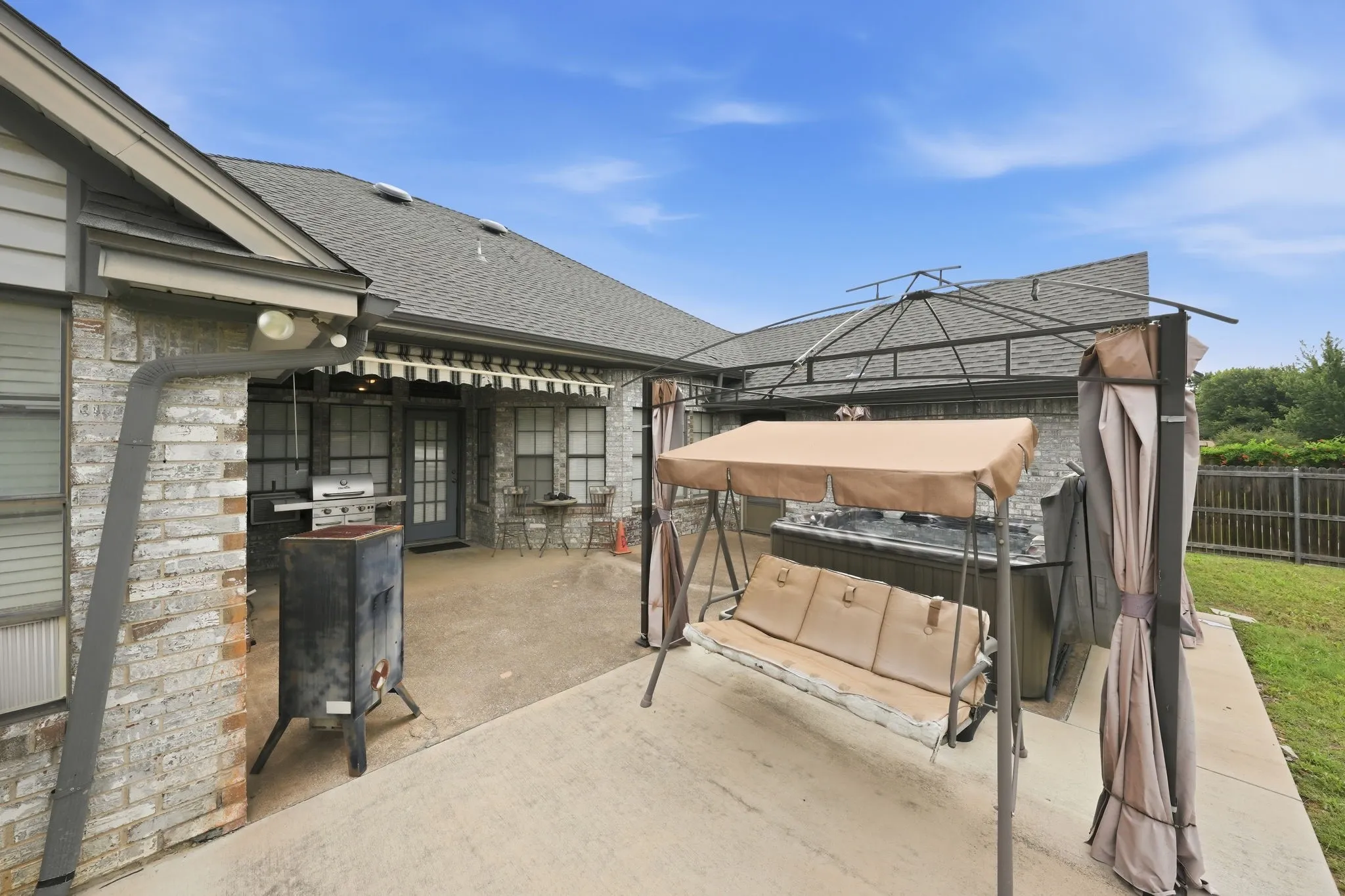 Single Family Residence For Sale in Tarrant County , 7600 Chapman Drive, North Richland Hills, Texas 76182, 4 Bedroom, 2 Bathroom, 2 Garage spaces, 2,311 Sqft, built in 1990, mls#21301527, Real Estate Agent in North Richland Hills, Homes For Sale in Tarrant county, Homes For Sale in North Richland Hills, Realtor in North Richland Hills Texas, Real Estate Brokerage Independent Realty Texas, Luminita Cordes Realtor