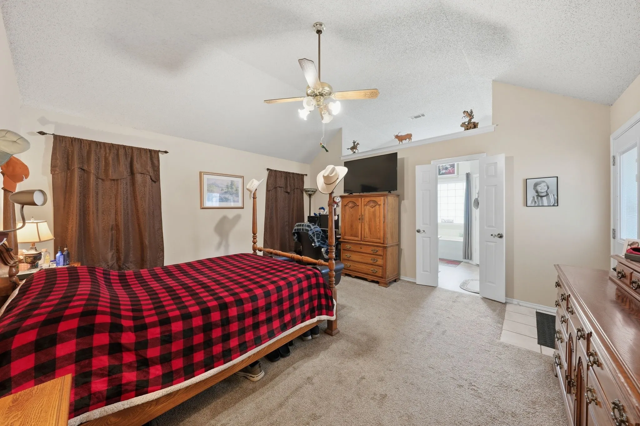 Single Family Residence For Sale in Tarrant County , 7600 Chapman Drive, North Richland Hills, Texas 76182, 4 Bedroom, 2 Bathroom, 2 Garage spaces, 2,311 Sqft, built in 1990, mls#21301527, Real Estate Agent in North Richland Hills, Homes For Sale in Tarrant county, Homes For Sale in North Richland Hills, Realtor in North Richland Hills Texas, Real Estate Brokerage Independent Realty Texas, Luminita Cordes Realtor