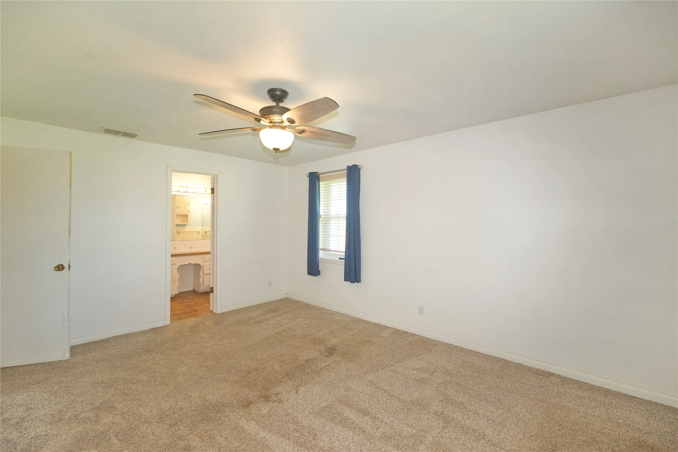 Farm For Sale in Montague County , 519 Fm 1815, Nocona, Texas 76255, 3 Bedroom, 3 Bathroom, 1 Garage spaces, 2,290 Sqft, built in 1970, mls#21285619, Real Estate Agent in Nocona, Homes For Sale in Montague county, Homes For Sale in Nocona, Realtor in Nocona Texas, Real Estate Brokerage Independent Realty Texas, Luminita Cordes Realtor