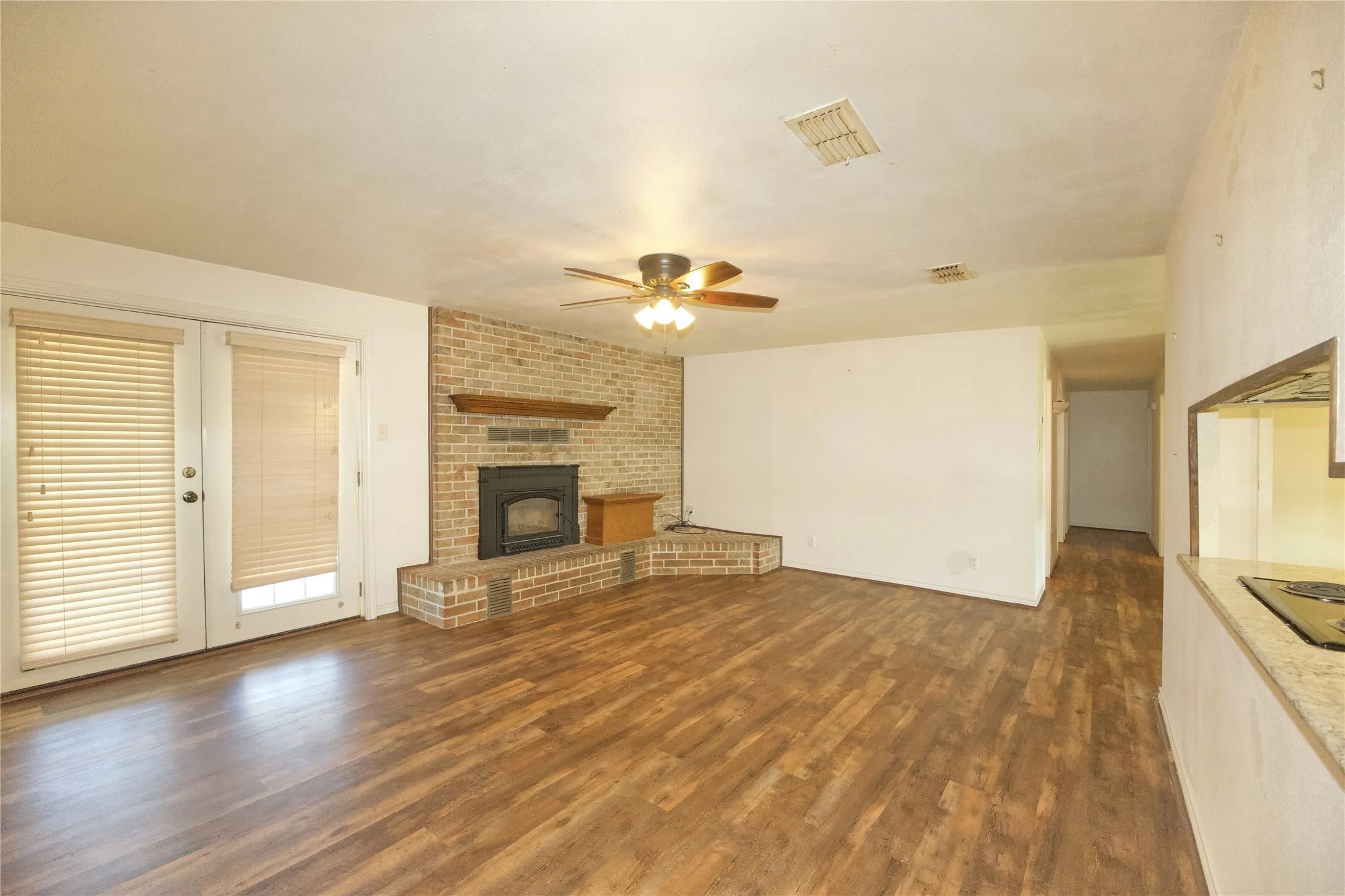 Farm For Sale in Montague County , 519 Fm 1815, Nocona, Texas 76255, 3 Bedroom, 3 Bathroom, 1 Garage spaces, 2,290 Sqft, built in 1970, mls#21285619, Real Estate Agent in Nocona, Homes For Sale in Montague county, Homes For Sale in Nocona, Realtor in Nocona Texas, Real Estate Brokerage Independent Realty Texas, Luminita Cordes Realtor
