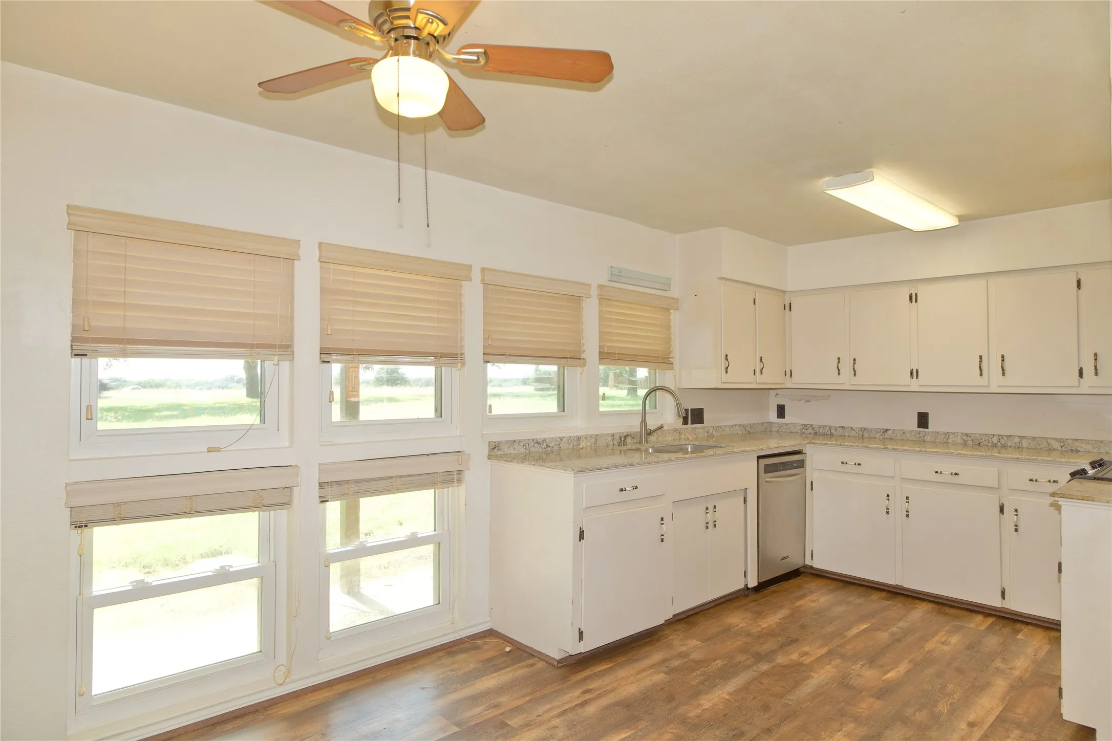 Farm For Sale in Montague County , 519 Fm 1815, Nocona, Texas 76255, 3 Bedroom, 3 Bathroom, 1 Garage spaces, 2,290 Sqft, built in 1970, mls#21285619, Real Estate Agent in Nocona, Homes For Sale in Montague county, Homes For Sale in Nocona, Realtor in Nocona Texas, Real Estate Brokerage Independent Realty Texas, Luminita Cordes Realtor