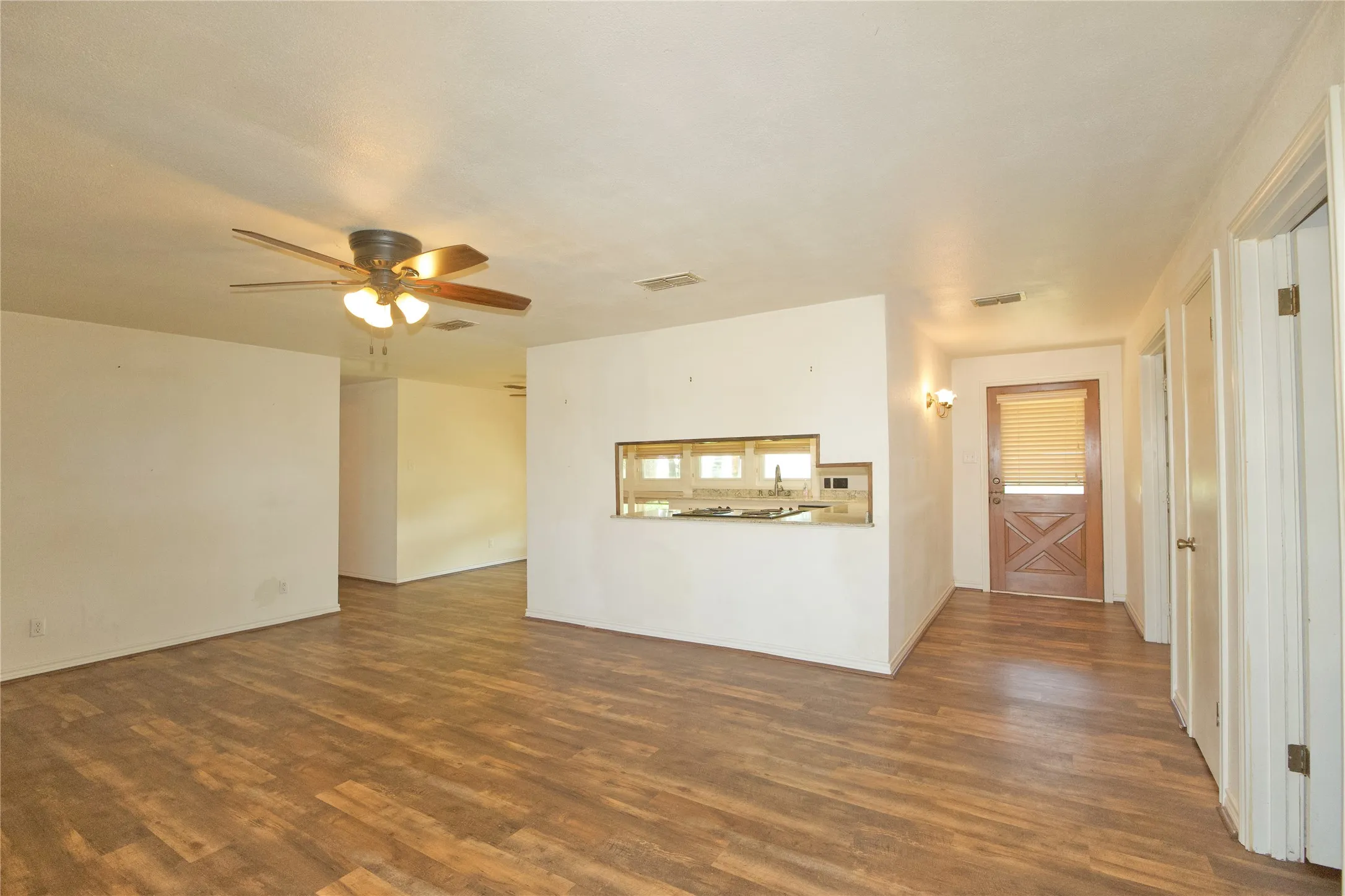 Farm For Sale in Montague County , 519 Fm 1815, Nocona, Texas 76255, 3 Bedroom, 3 Bathroom, 1 Garage spaces, 2,290 Sqft, built in 1970, mls#21285619, Real Estate Agent in Nocona, Homes For Sale in Montague county, Homes For Sale in Nocona, Realtor in Nocona Texas, Real Estate Brokerage Independent Realty Texas, Luminita Cordes Realtor