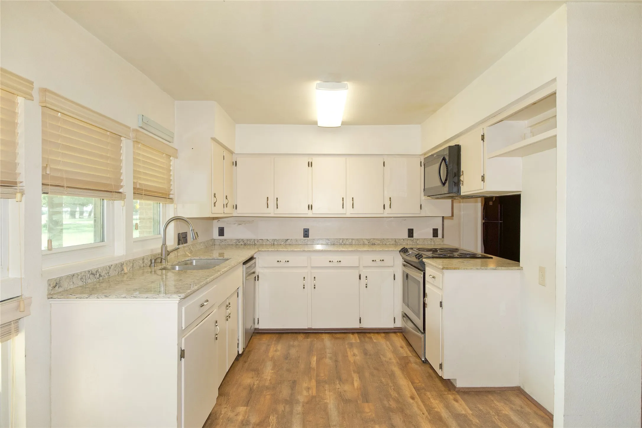 Farm For Sale in Montague County , 519 Fm 1815, Nocona, Texas 76255, 3 Bedroom, 3 Bathroom, 1 Garage spaces, 2,290 Sqft, built in 1970, mls#21285619, Real Estate Agent in Nocona, Homes For Sale in Montague county, Homes For Sale in Nocona, Realtor in Nocona Texas, Real Estate Brokerage Independent Realty Texas, Luminita Cordes Realtor