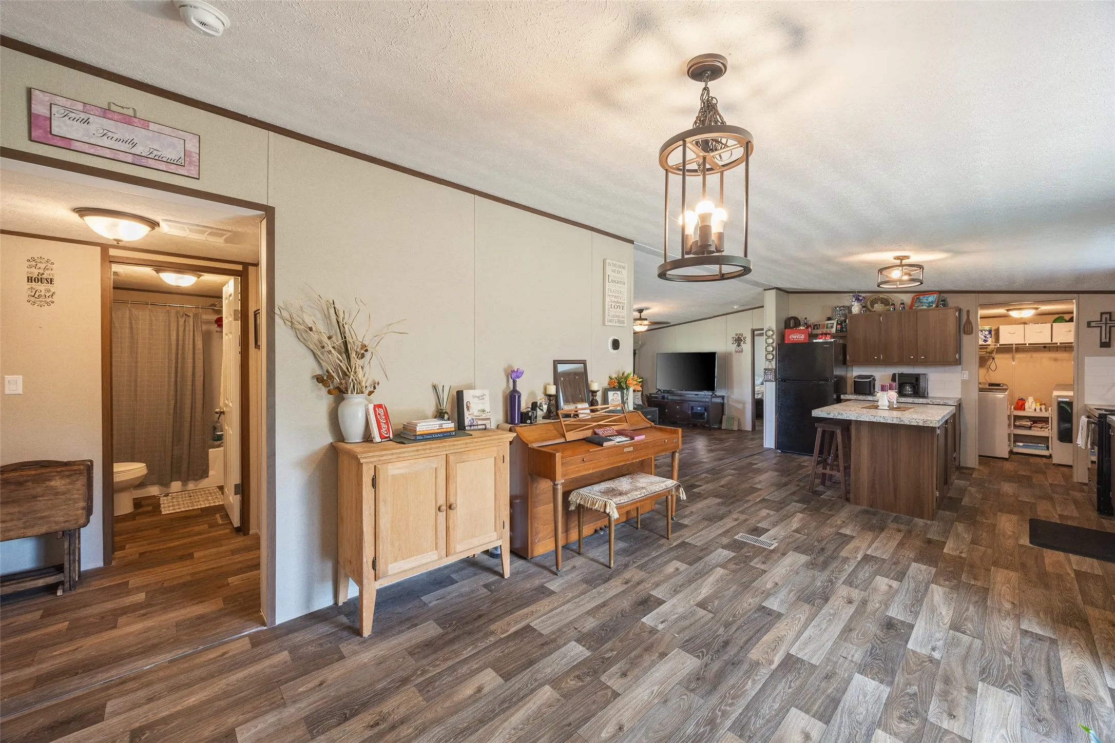 Mobile Home For Sale in Parker County , 514 Blue Sky Court, Springtown, Texas 76082, 4 Bedroom, 2 Bathroom, Garage spaces, 1,568 Sqft, built in 2023, mls#21299610, Real Estate Agent in Springtown, Homes For Sale in Parker county, Homes For Sale in Springtown, Realtor in Springtown Texas, Real Estate Brokerage Independent Realty Texas, Luminita Cordes Realtor