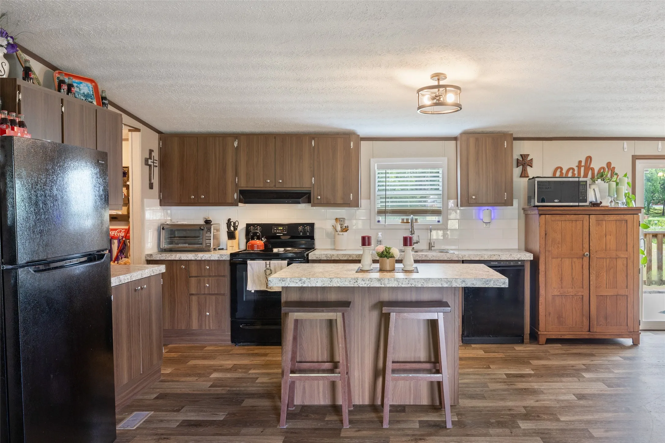 Mobile Home For Sale in Parker County , 514 Blue Sky Court, Springtown, Texas 76082, 4 Bedroom, 2 Bathroom, Garage spaces, 1,568 Sqft, built in 2023, mls#21299610, Real Estate Agent in Springtown, Homes For Sale in Parker county, Homes For Sale in Springtown, Realtor in Springtown Texas, Real Estate Brokerage Independent Realty Texas, Luminita Cordes Realtor