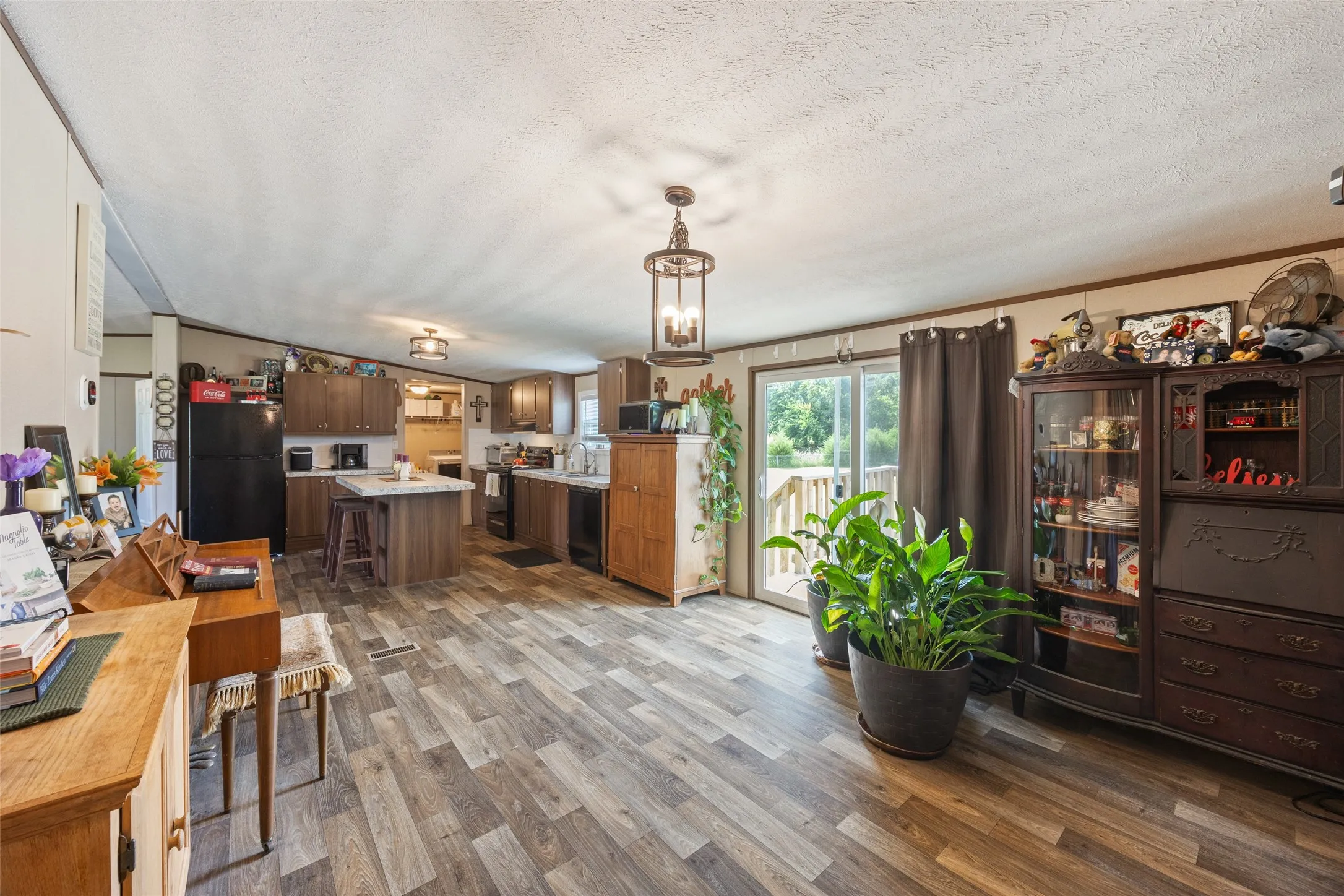 Mobile Home For Sale in Parker County , 514 Blue Sky Court, Springtown, Texas 76082, 4 Bedroom, 2 Bathroom, Garage spaces, 1,568 Sqft, built in 2023, mls#21299610, Real Estate Agent in Springtown, Homes For Sale in Parker county, Homes For Sale in Springtown, Realtor in Springtown Texas, Real Estate Brokerage Independent Realty Texas, Luminita Cordes Realtor