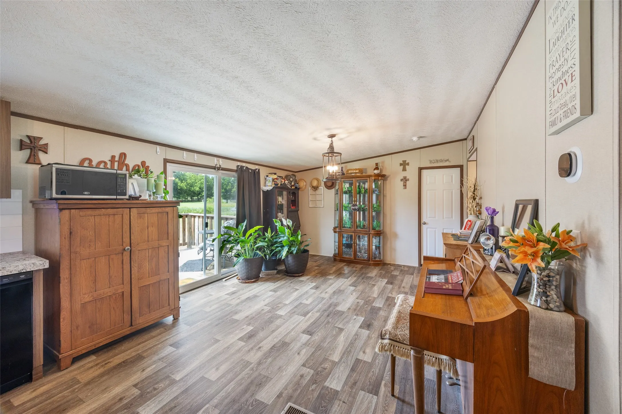 Mobile Home For Sale in Parker County , 514 Blue Sky Court, Springtown, Texas 76082, 4 Bedroom, 2 Bathroom, Garage spaces, 1,568 Sqft, built in 2023, mls#21299610, Real Estate Agent in Springtown, Homes For Sale in Parker county, Homes For Sale in Springtown, Realtor in Springtown Texas, Real Estate Brokerage Independent Realty Texas, Luminita Cordes Realtor