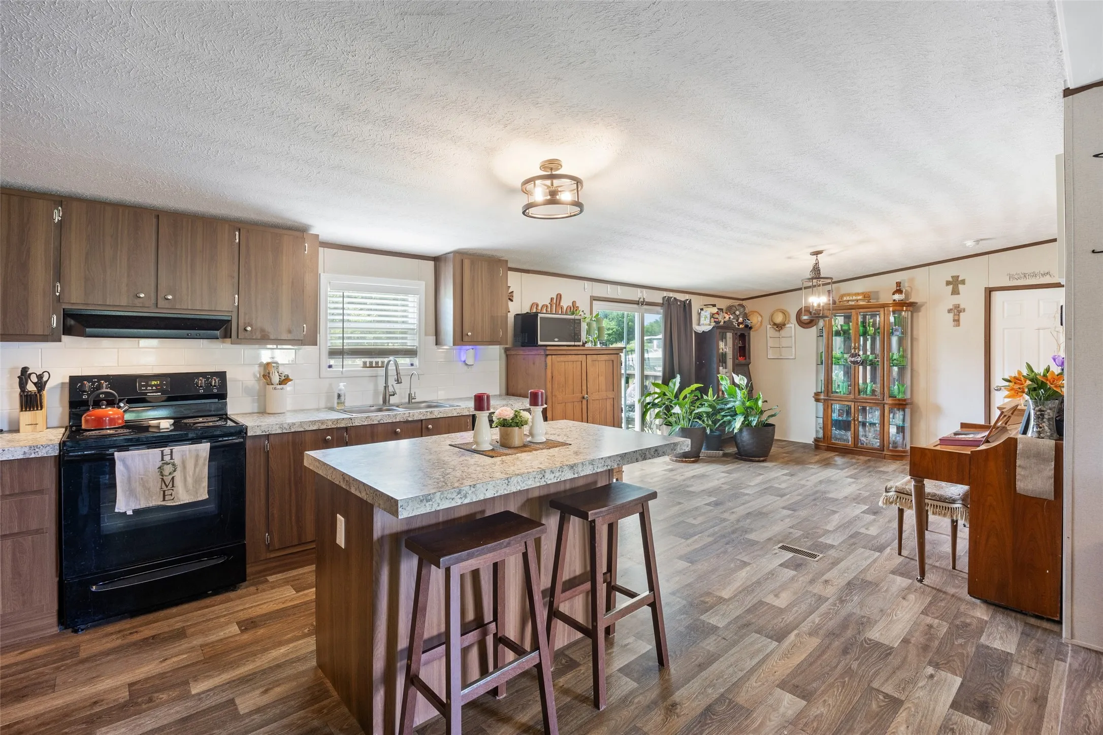 Mobile Home For Sale in Parker County , 514 Blue Sky Court, Springtown, Texas 76082, 4 Bedroom, 2 Bathroom, Garage spaces, 1,568 Sqft, built in 2023, mls#21299610, Real Estate Agent in Springtown, Homes For Sale in Parker county, Homes For Sale in Springtown, Realtor in Springtown Texas, Real Estate Brokerage Independent Realty Texas, Luminita Cordes Realtor