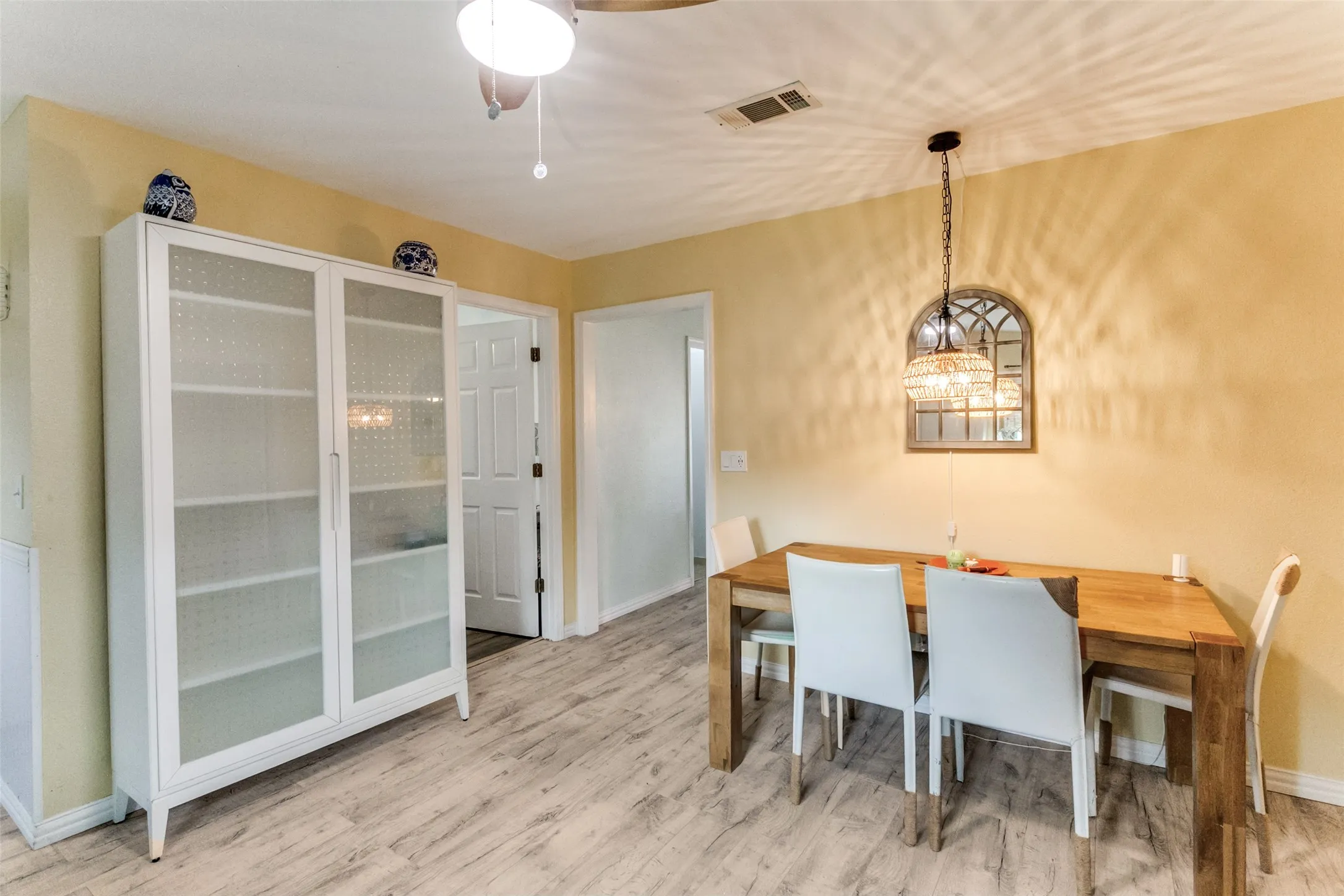 Single Family Residence For Sale in Tarrant County , 500 S Las Vegas Trail, White Settlement, Texas 76108, 3 Bedroom, 2 Bathroom, 2 Garage spaces, 1,175 Sqft, built in 2002, mls#21301245, Real Estate Agent in White Settlement, Homes For Sale in Tarrant county, Homes For Sale in White Settlement, Realtor in White Settlement Texas, Real Estate Brokerage Independent Realty Texas, Luminita Cordes Realtor